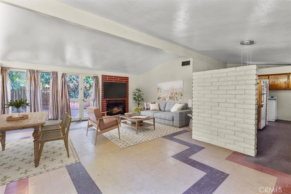 Pomona, California, 91766, United States, 4 Bedrooms Bedrooms, ,2 BathroomsBathrooms,Residential,For Sale,1920904