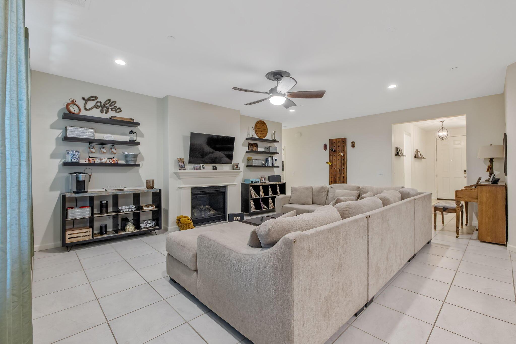 Visalia, California, 93291, United States, 4 Bedrooms Bedrooms, ,2 BathroomsBathrooms,Residential,For Sale,1927793
