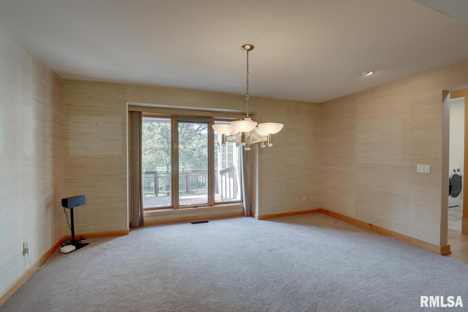 Macomb, Illinois, 61455, United States, 6 Bedrooms Bedrooms, ,5 BathroomsBathrooms,Residential,For Sale,1982236