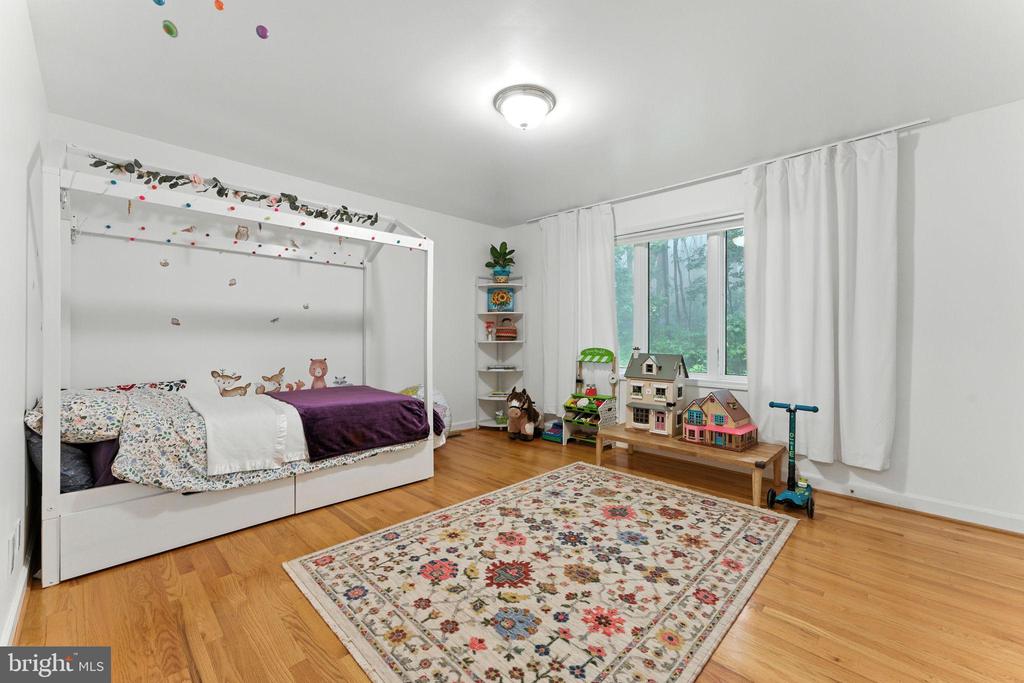 Chester Gap, Virginia, 22623, United States, 4 Bedrooms Bedrooms, ,4 BathroomsBathrooms,Residential,For Sale,1980820