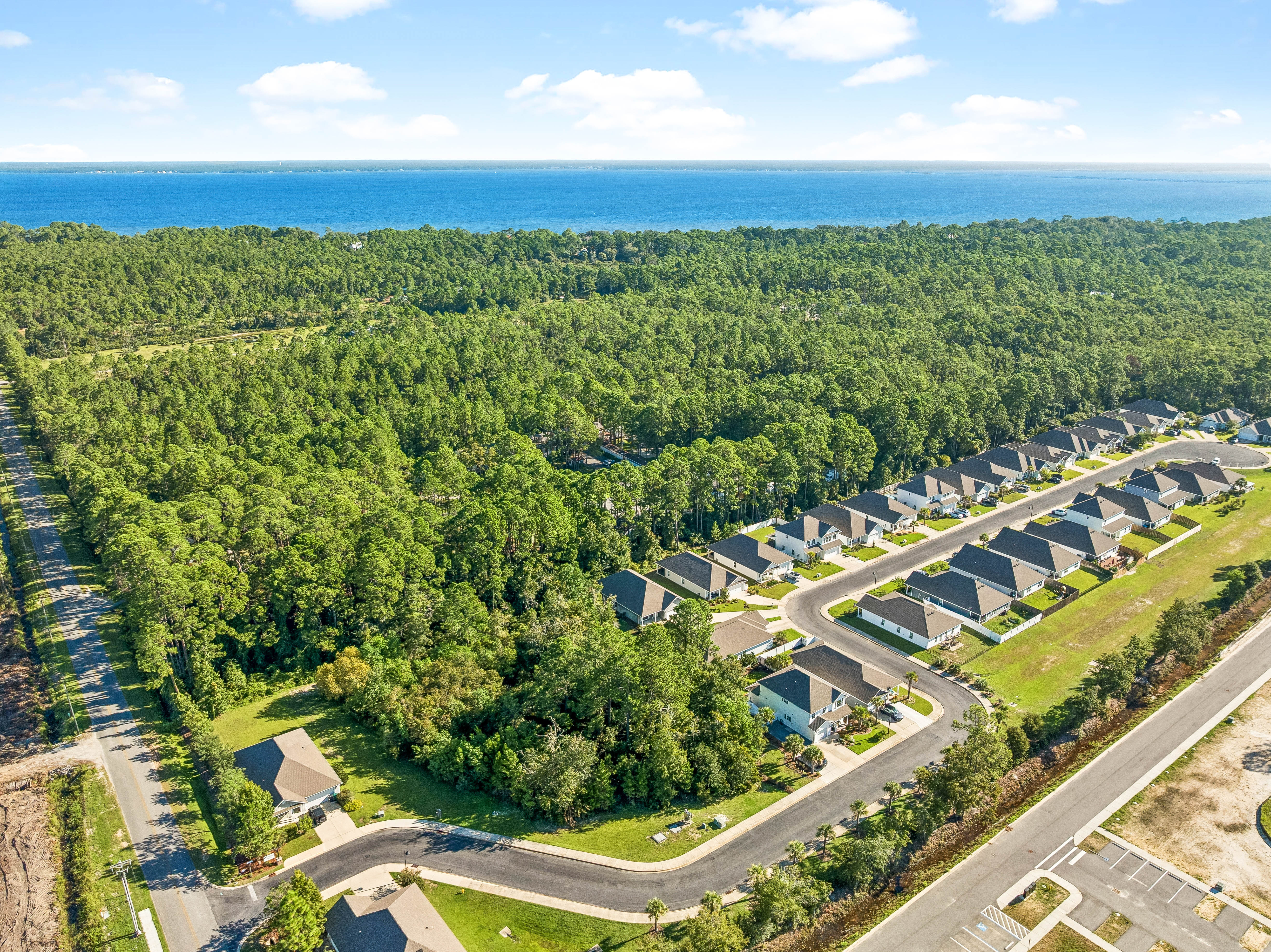  Single-Level Coastal Living with Boating, Beaches & Everyday Convenience - 物件實景