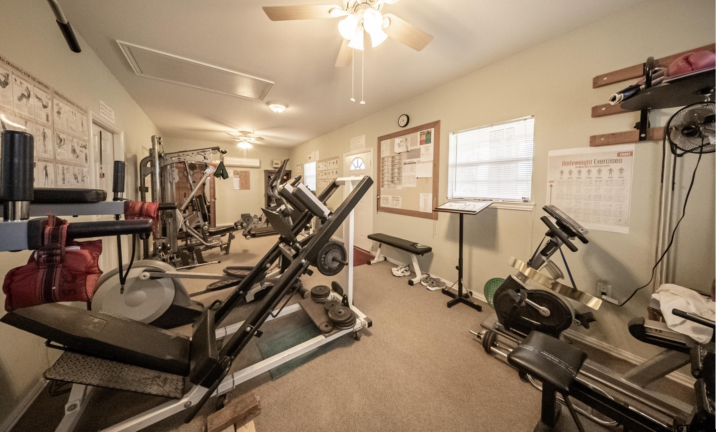 Terrell, Texas, 75160, United States, 3 Bedrooms Bedrooms, ,2 BathroomsBathrooms,Residential,For Sale,1993311