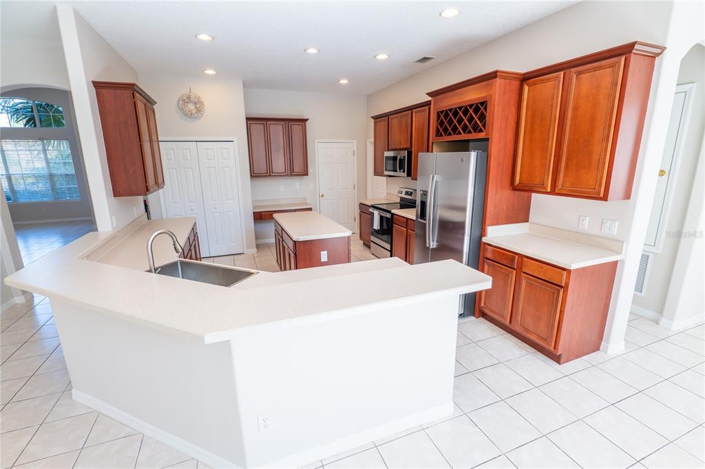 Orlando, Florida, 32824, United States, 5 Bedrooms Bedrooms, ,4 BathroomsBathrooms,Residential,For Sale,1988191