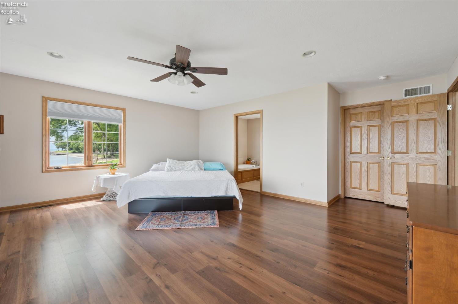 Put-In-Bay, Ohio, 43456, United States, 5 Bedrooms Bedrooms, ,3 BathroomsBathrooms,Residential,For Sale,1979918