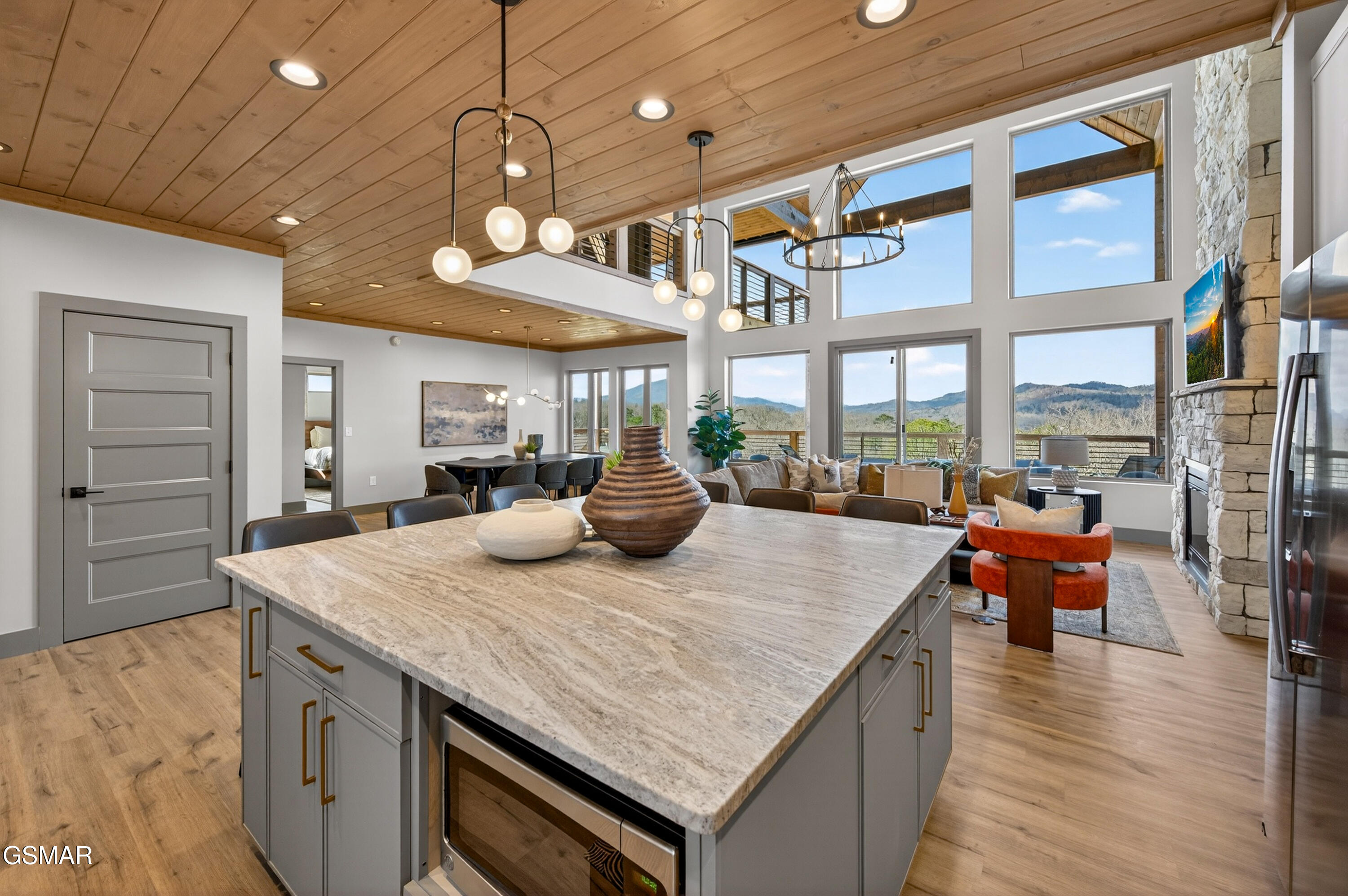 Sevierville, Tennessee, 37862, United States, 5 Bedrooms Bedrooms, ,7 BathroomsBathrooms,Residential,For Sale,2008149