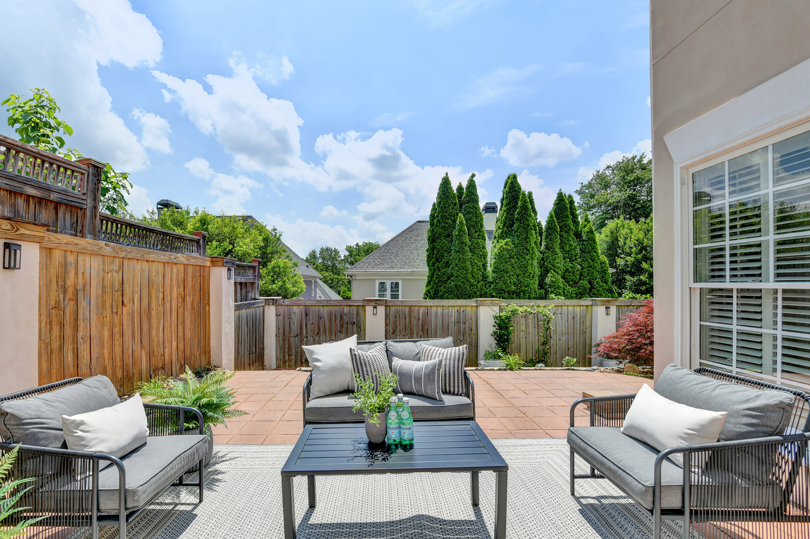  Charming Home Located In A Sought-After Swim And Tennis Community - 物件實景