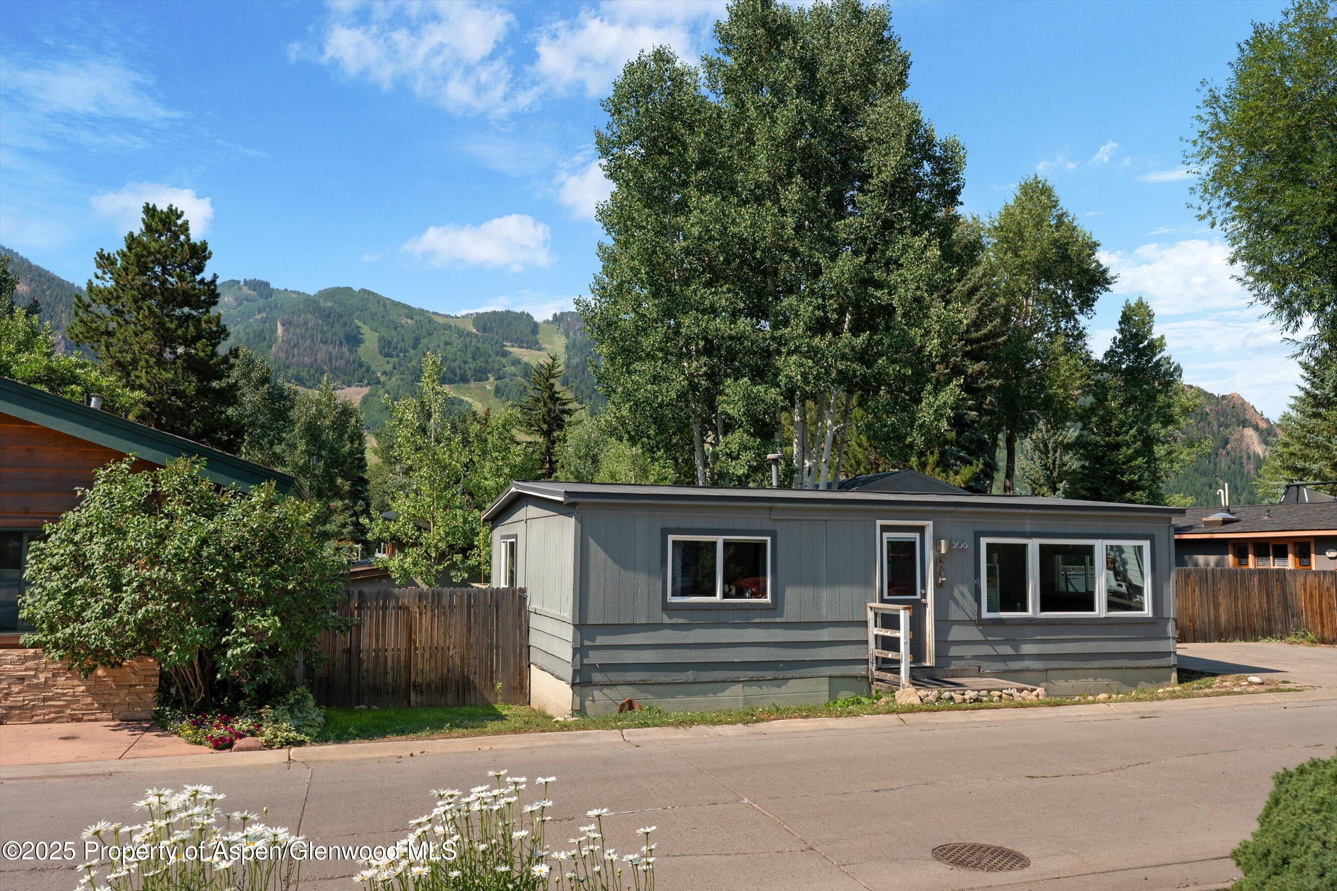 Aspen, Colorado, 81611, United States, 2 Bedrooms Bedrooms, ,1 BathroomBathrooms,Residential,For Sale,1927391
