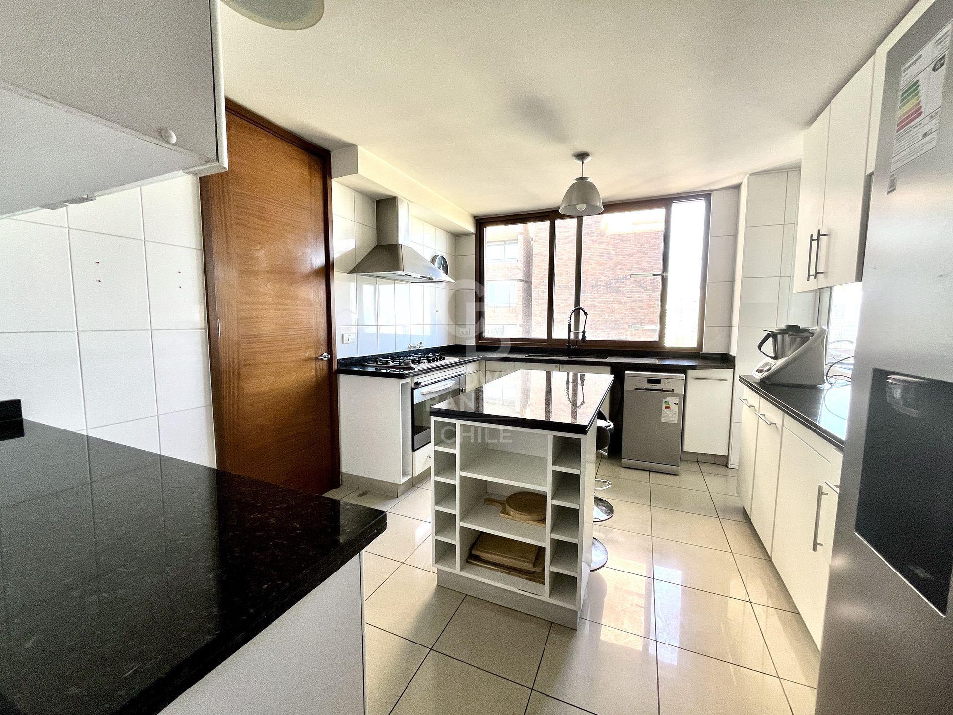 Las Condes, Chile, 3 Bedrooms Bedrooms, ,3 BathroomsBathrooms,Residential,For Sale,1786427