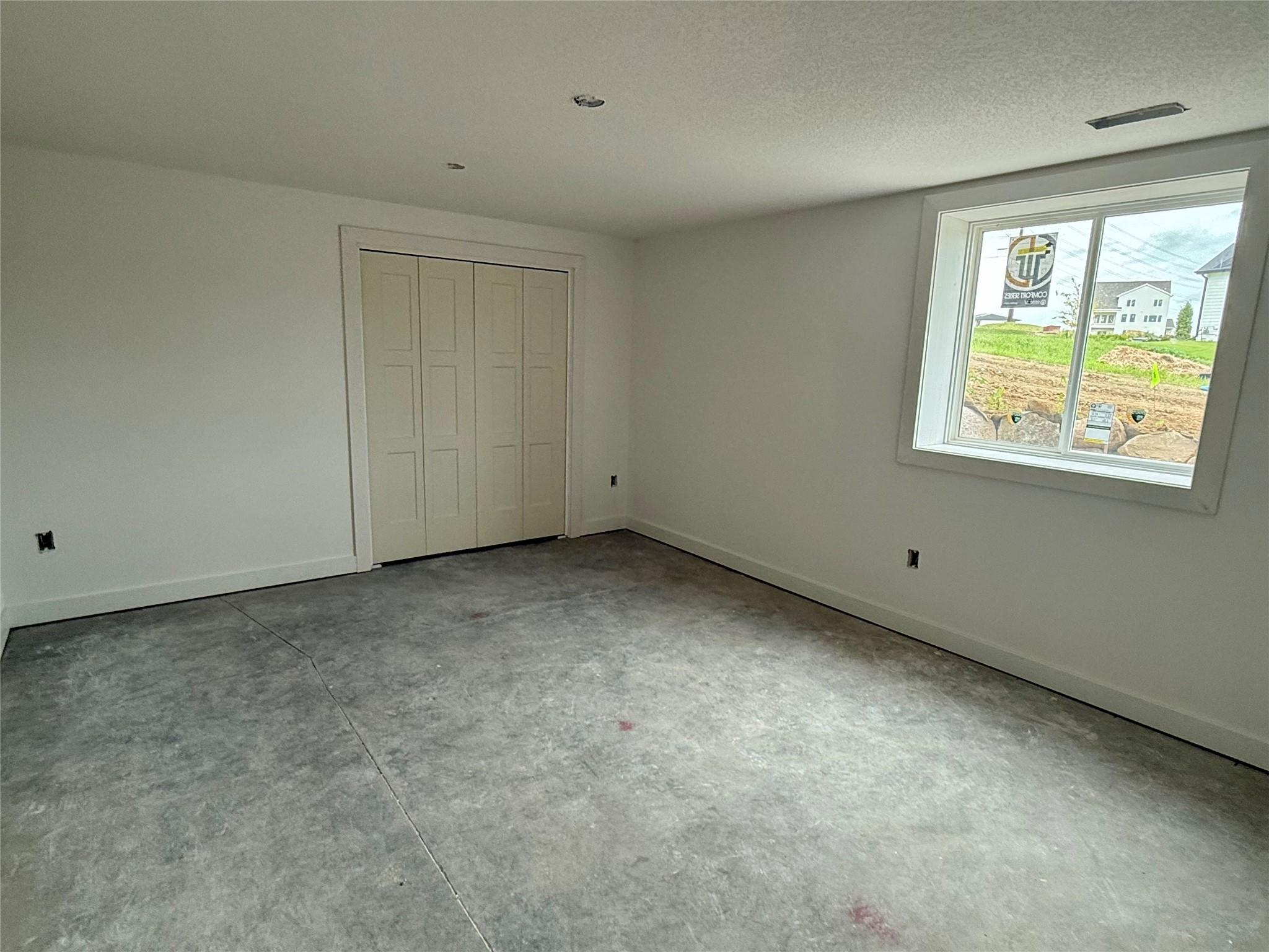 Urbandale, Iowa, 50111, United States, 4 Bedrooms Bedrooms, ,3 BathroomsBathrooms,Residential,For Sale,1872106
