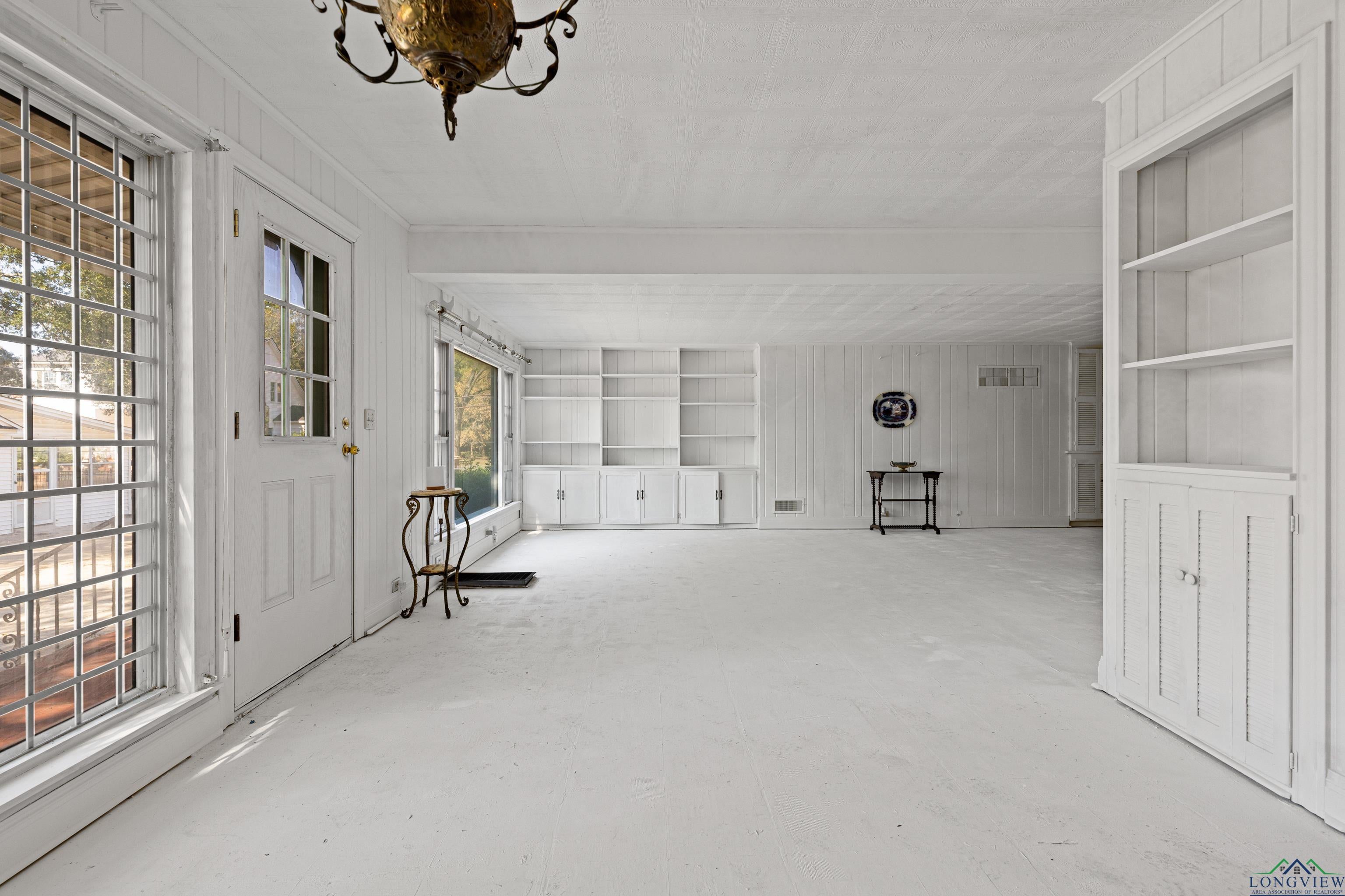 Jefferson, Texas, 75657, United States, 5 Bedrooms Bedrooms, ,5 BathroomsBathrooms,Residential,For Sale,1978271