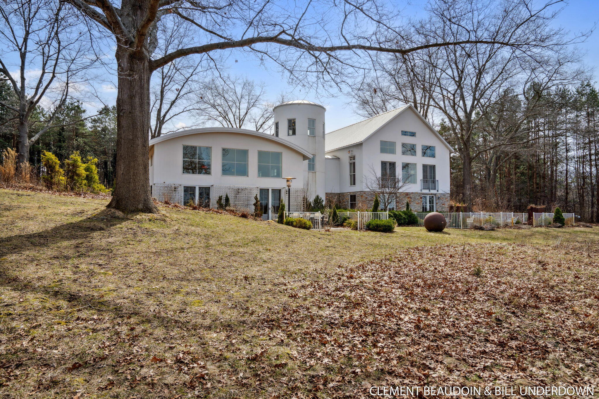 Fennville, Michigan, 49408, United States, 5 Bedrooms Bedrooms, ,7 BathroomsBathrooms,Residential,For Sale,1973707