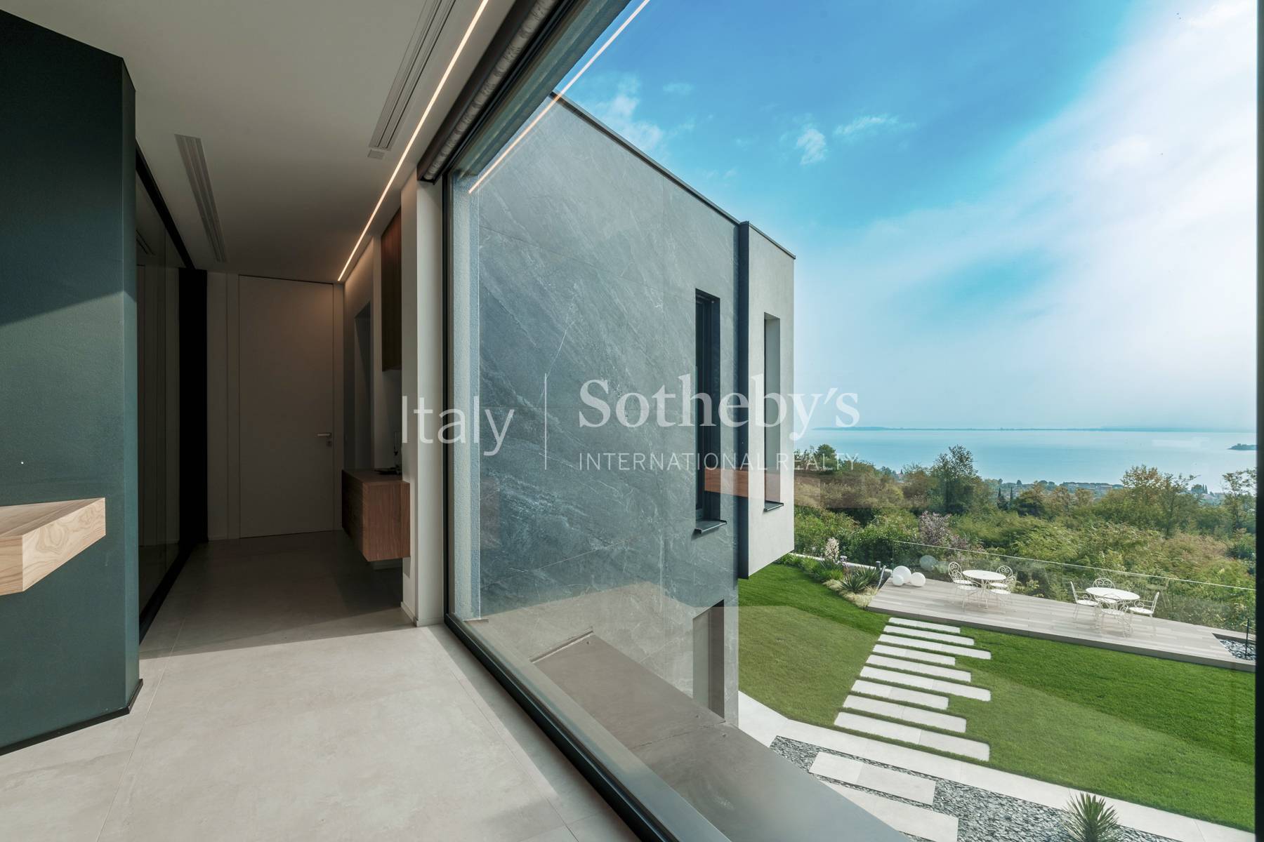  Exclusive modern villa with panoramic lake views - 物件實景