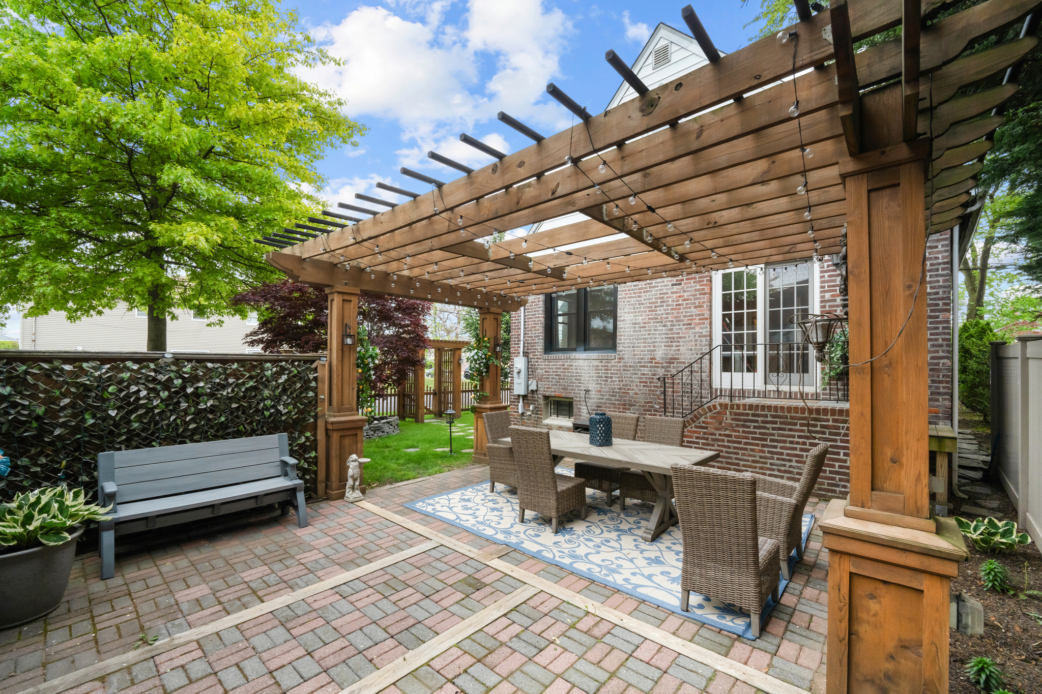 Oceanside, New York, 11572, United States, 3 Bedrooms Bedrooms, ,2 BathroomsBathrooms,Residential,For Sale,1928252
