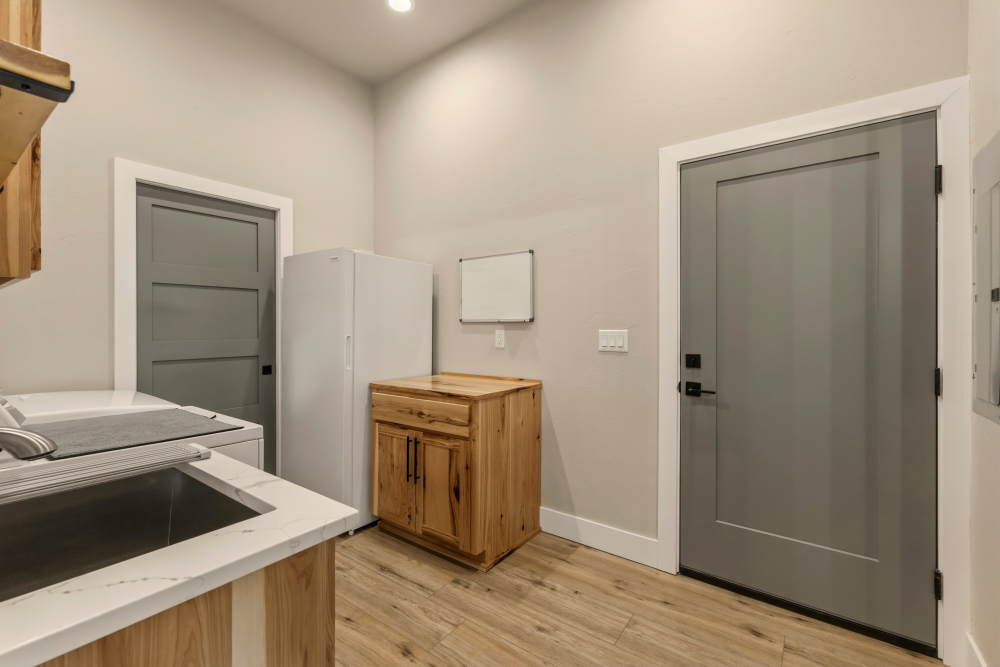 KLAMATH FALLS, Oregon, 97601, United States, 4 Bedrooms Bedrooms, ,3 BathroomsBathrooms,Residential,For Sale,2044065