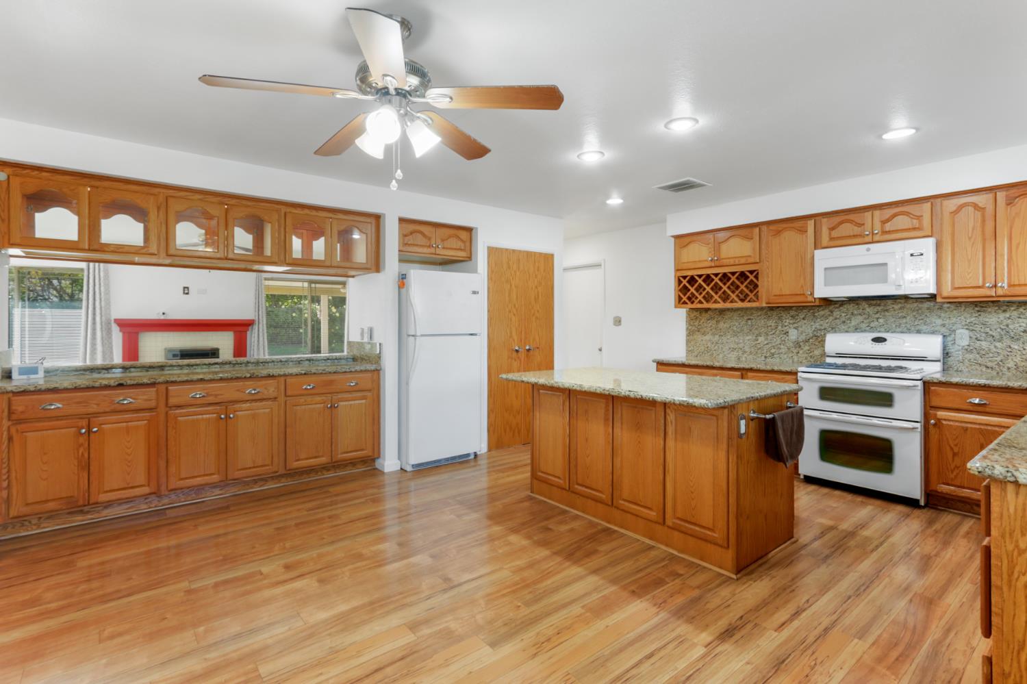 Elk Grove, California, 95624, United States, 4 Bedrooms Bedrooms, ,3 BathroomsBathrooms,Residential,For Sale,1987914