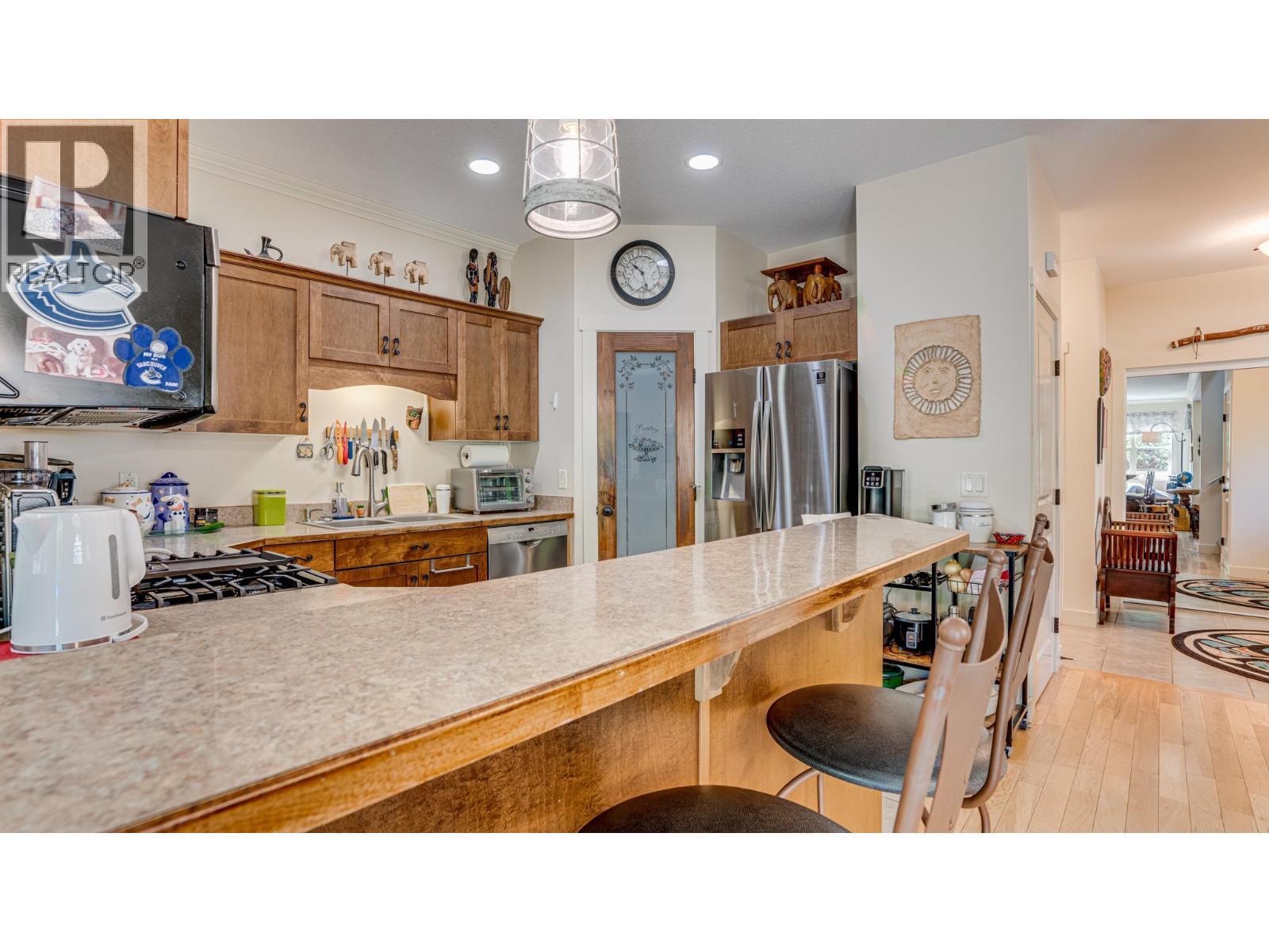 SALMON ARM, British Columbia, V1E 2B6, CA, 3 Bedrooms Bedrooms, ,2 BathroomsBathrooms,Residential,For Sale,1950686