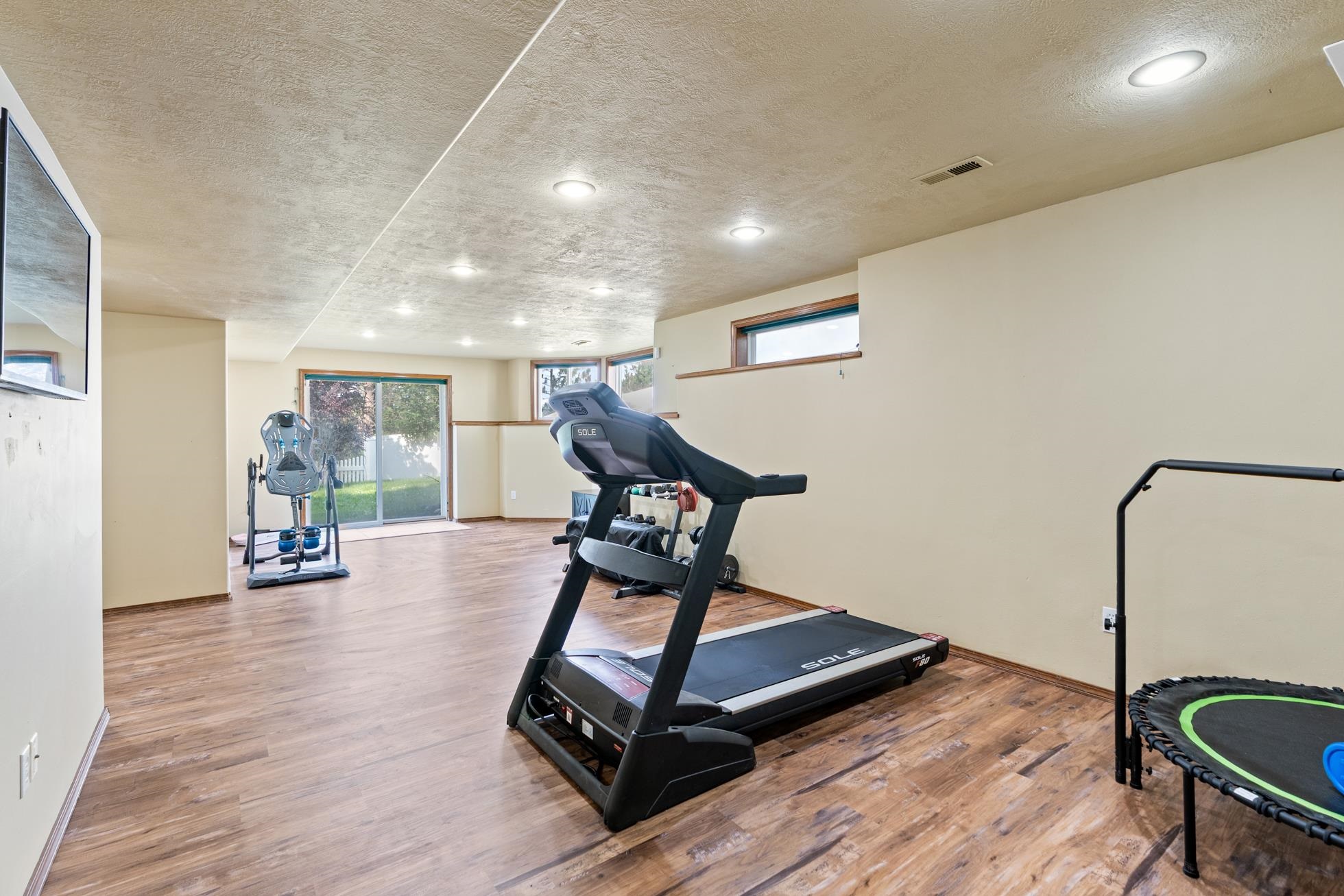 Nine Mile Falls, Washington, 99026, United States, 5 Bedrooms Bedrooms, ,4 BathroomsBathrooms,Residential,For Sale,1895080