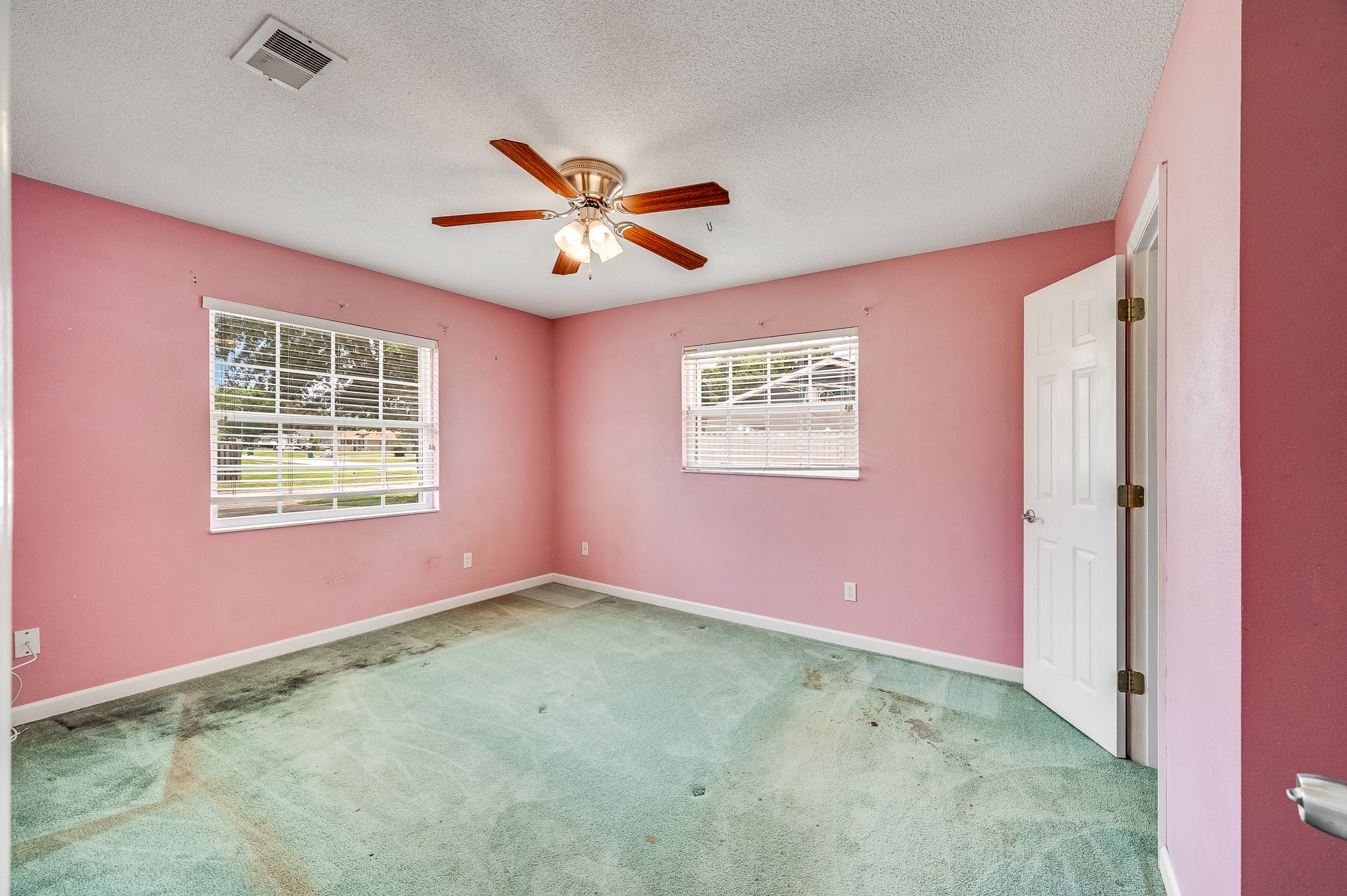  586 Louvre Drive, Melbourne, FL, 32935 - 物件實景
