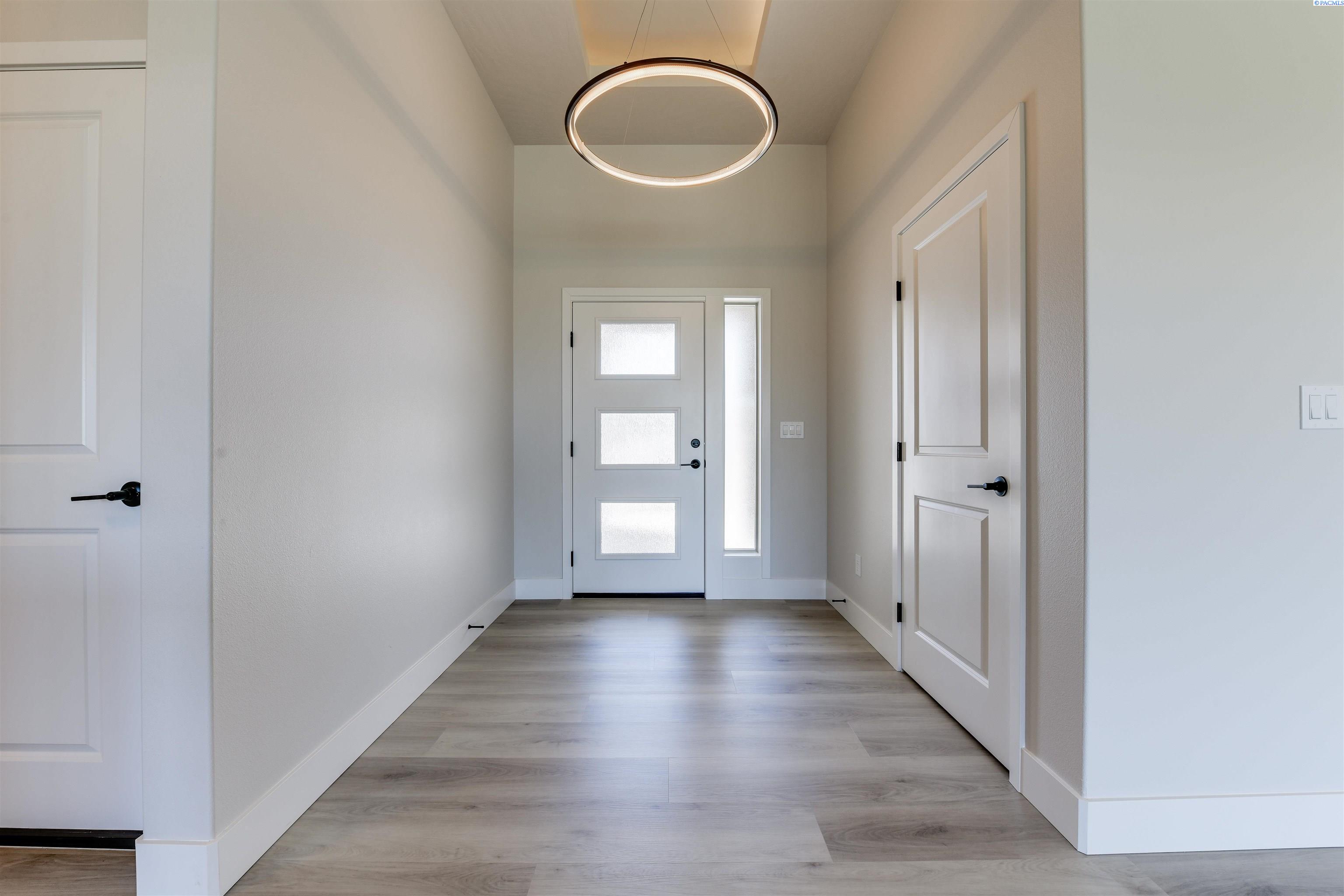 Richland, Washington, 99352, United States, 3 Bedrooms Bedrooms, ,2 BathroomsBathrooms,Residential,For Sale,1991133