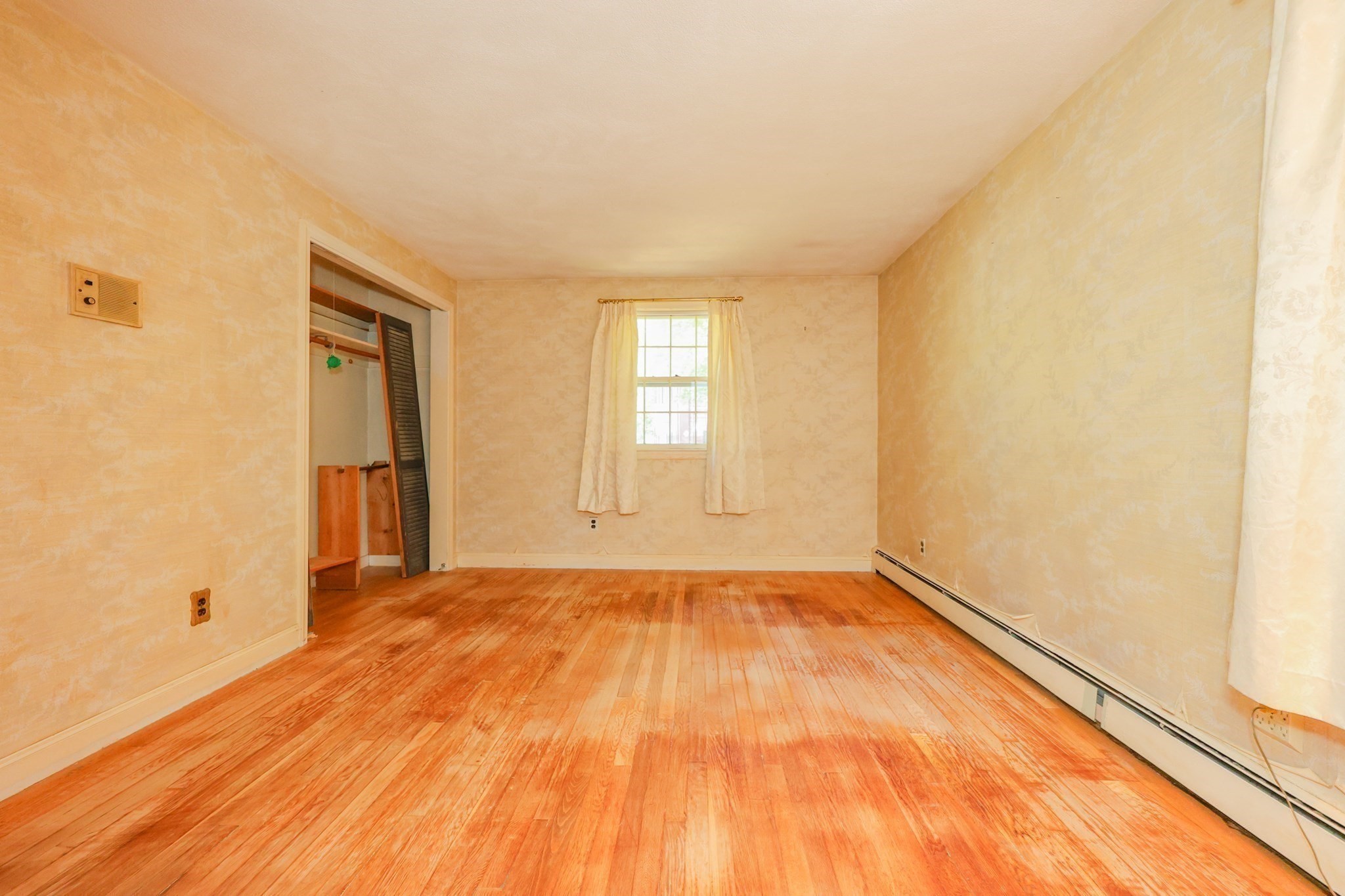 Reading, Massachusetts, 01867, United States, 3 Bedrooms Bedrooms, ,1 BathroomBathrooms,Residential,For Sale,1979486