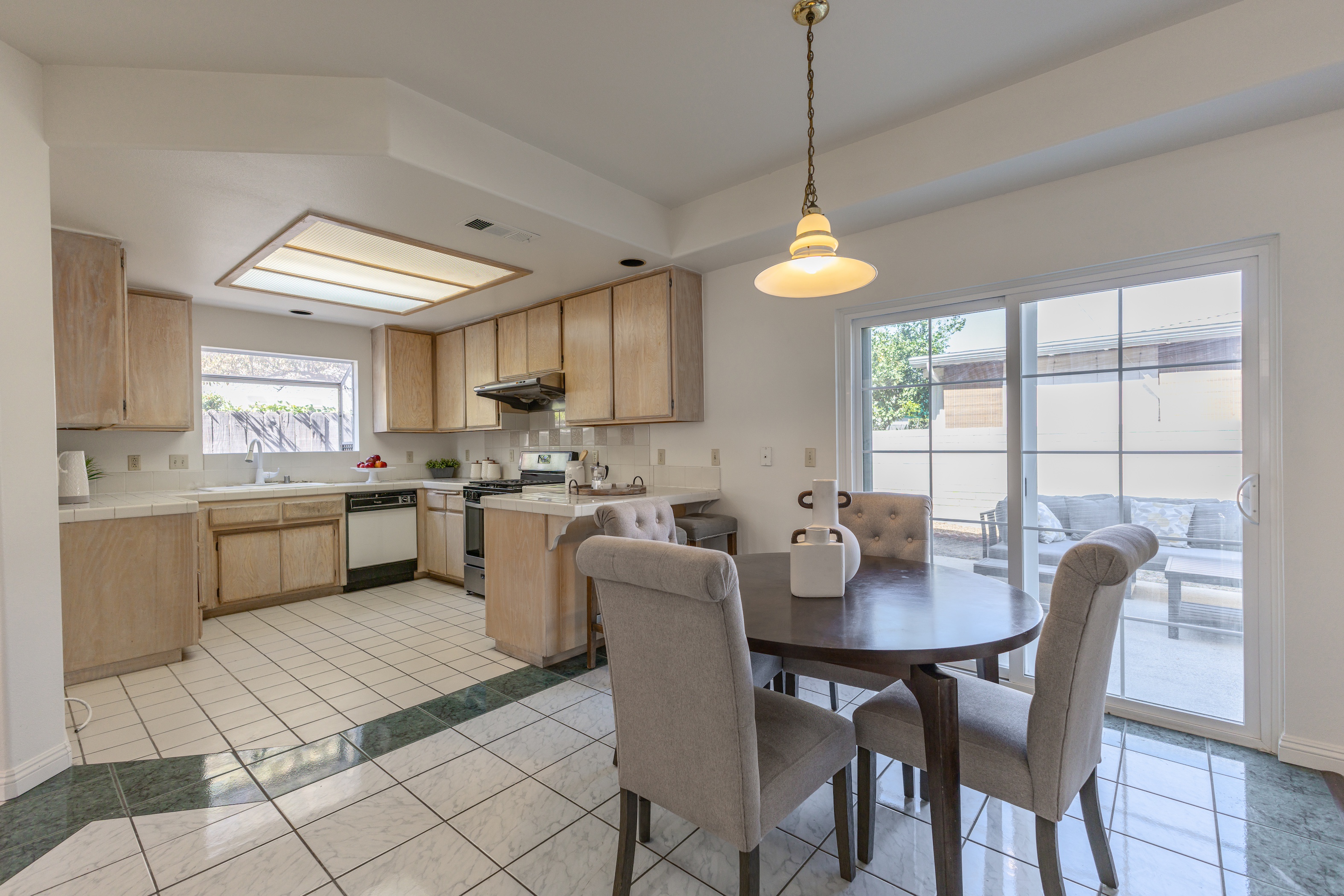  5136 Acacia Street - 物件實景