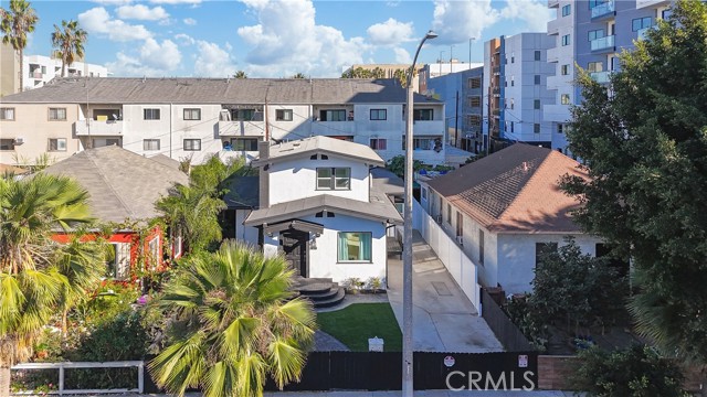 Long Beach, California, 90813, United States, 3 Bedrooms Bedrooms, ,4 BathroomsBathrooms,Residential,For Sale,1990787