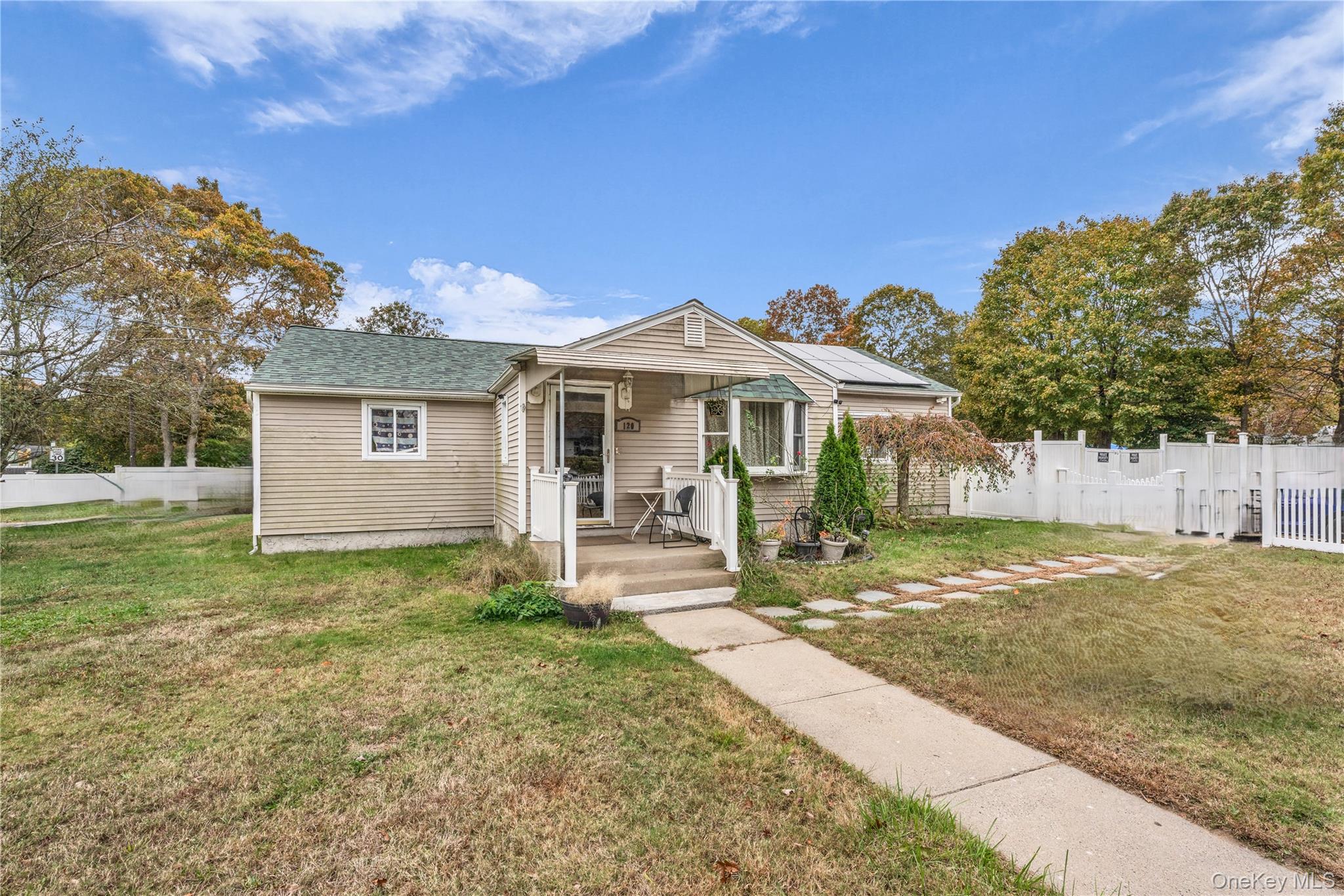 Mastic, New York, 11950, United States, 4 Bedrooms Bedrooms, ,3 BathroomsBathrooms,Residential,For Sale,1990878