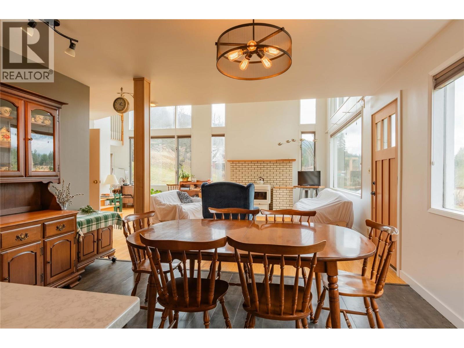 APPLEDALE, British Columbia, V0G 2J0, CA, 5 Bedrooms Bedrooms, ,2 BathroomsBathrooms,Residential,For Sale,1946998