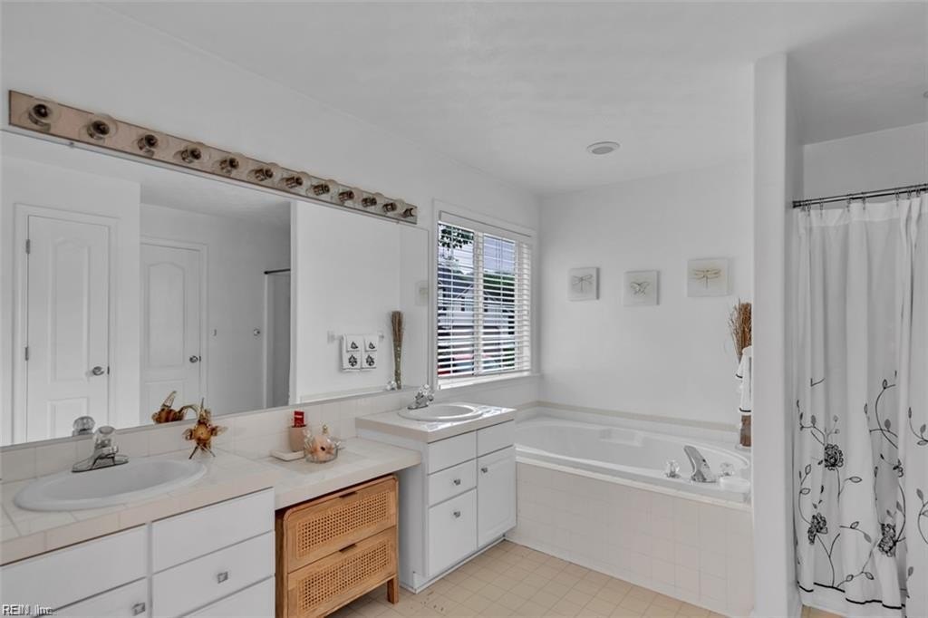 Virginia Beach, Virginia, 23456, United States, 6 Bedrooms Bedrooms, ,4 BathroomsBathrooms,Residential,For Sale,1942829