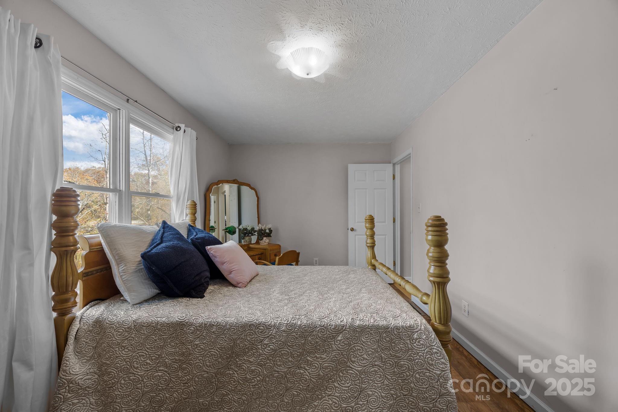 Fairview, North Carolina, 28730, United States, 3 Bedrooms Bedrooms, ,2 BathroomsBathrooms,Residential,For Sale,1990315