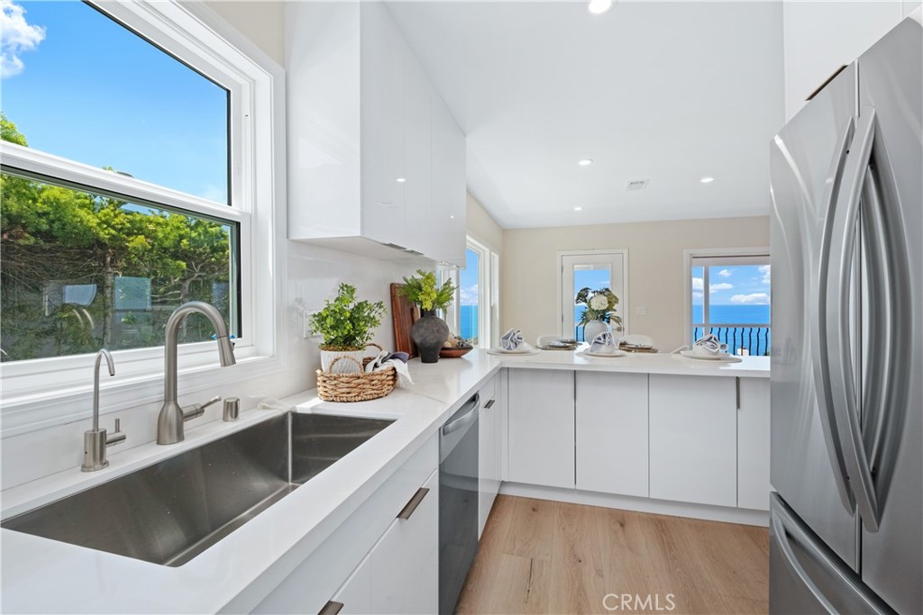 Laguna Beach, California, 92651, United States, 2 Bedrooms Bedrooms, ,3 BathroomsBathrooms,Residential,For Sale,1998159