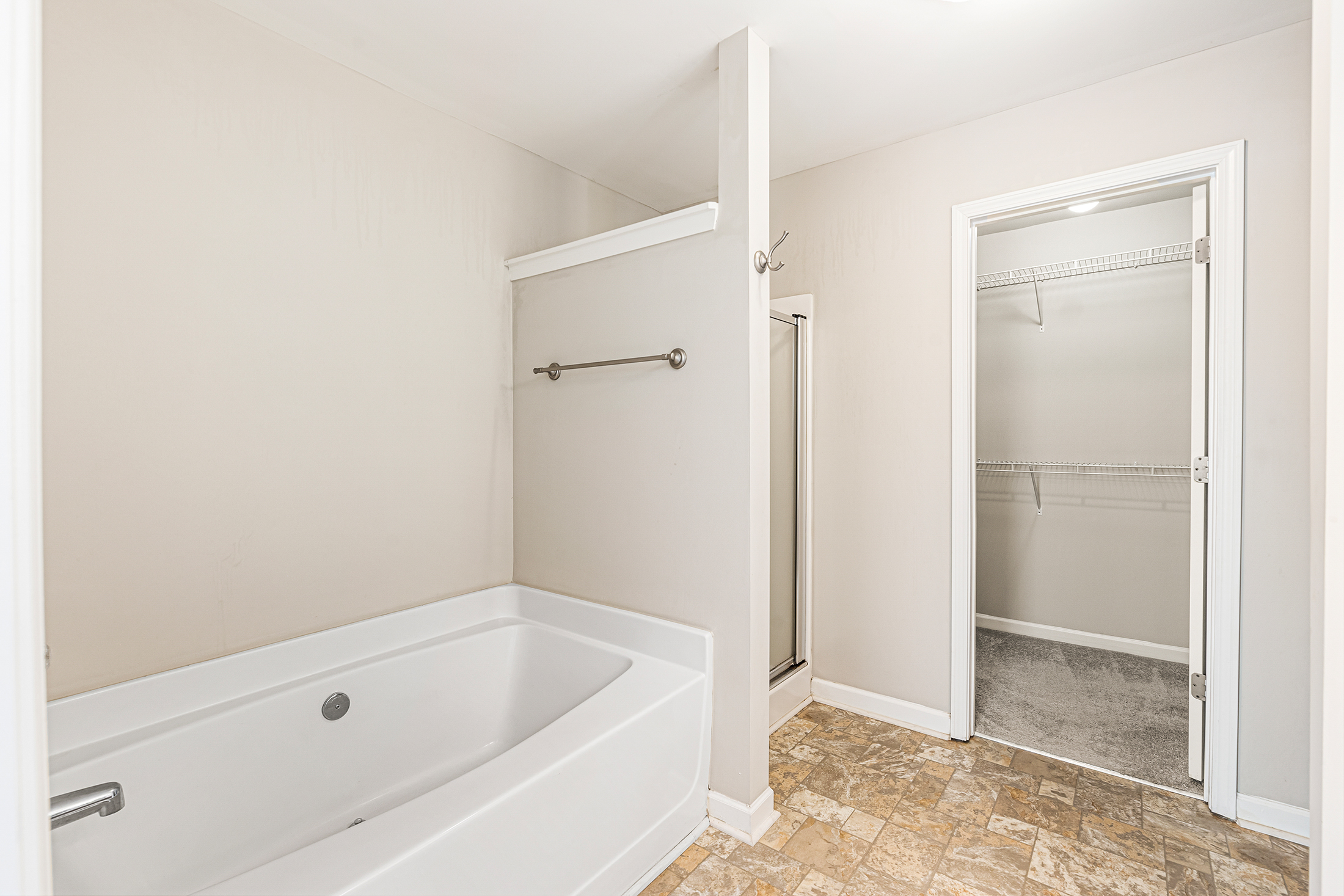  Charming Townhome Offers Low-Maintenance Living with No Rental Restrictions - 物件實景
