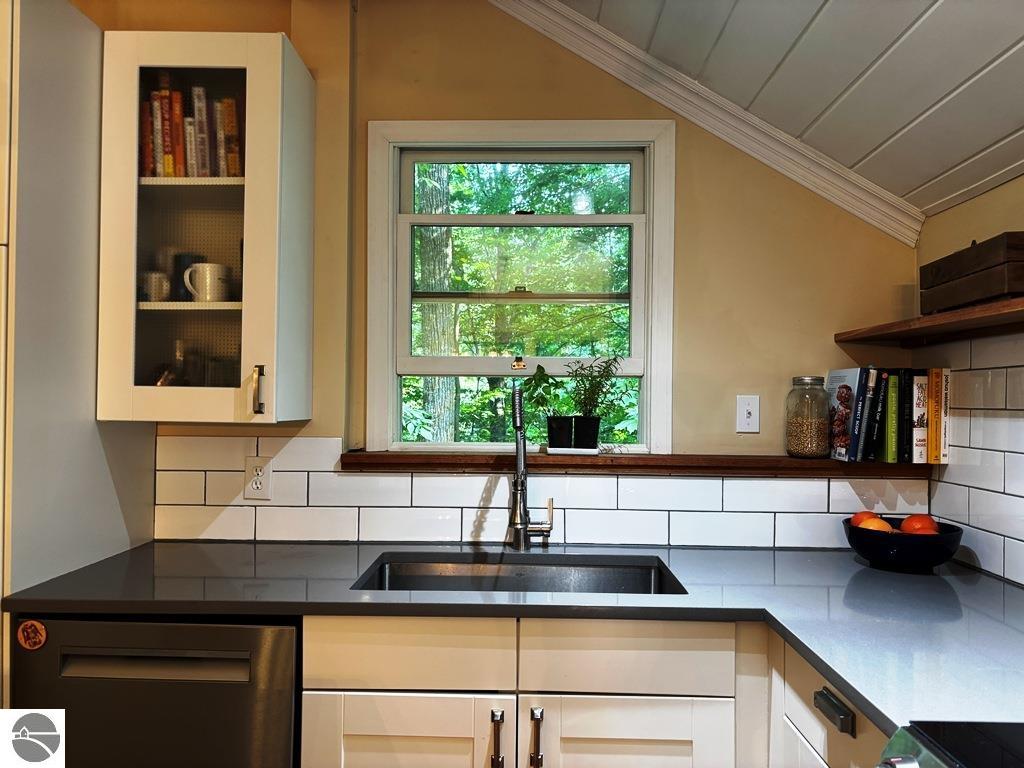 Traverse City, Michigan, 49684, United States, 3 Bedrooms Bedrooms, ,2 BathroomsBathrooms,Residential,For Sale,1882557