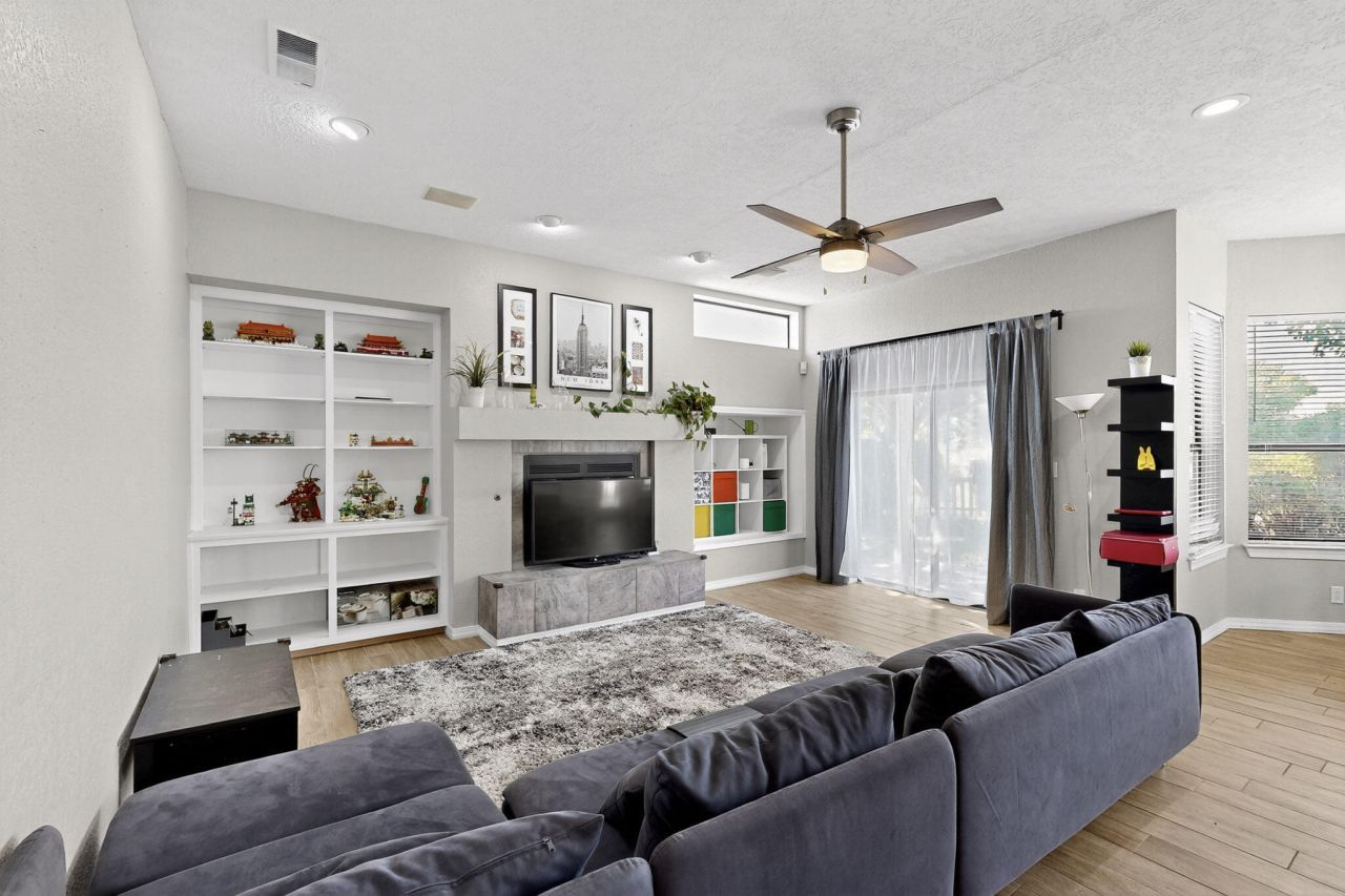 Albuquerque, New Mexico, 87122, United States, 5 Bedrooms Bedrooms, ,5 BathroomsBathrooms,Residential,For Sale,1933221