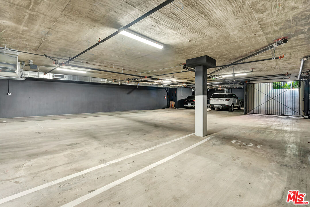 West Hollywood, California, 90069, United States, 3 Bedrooms Bedrooms, ,3 BathroomsBathrooms,Residential,For Sale,1999893