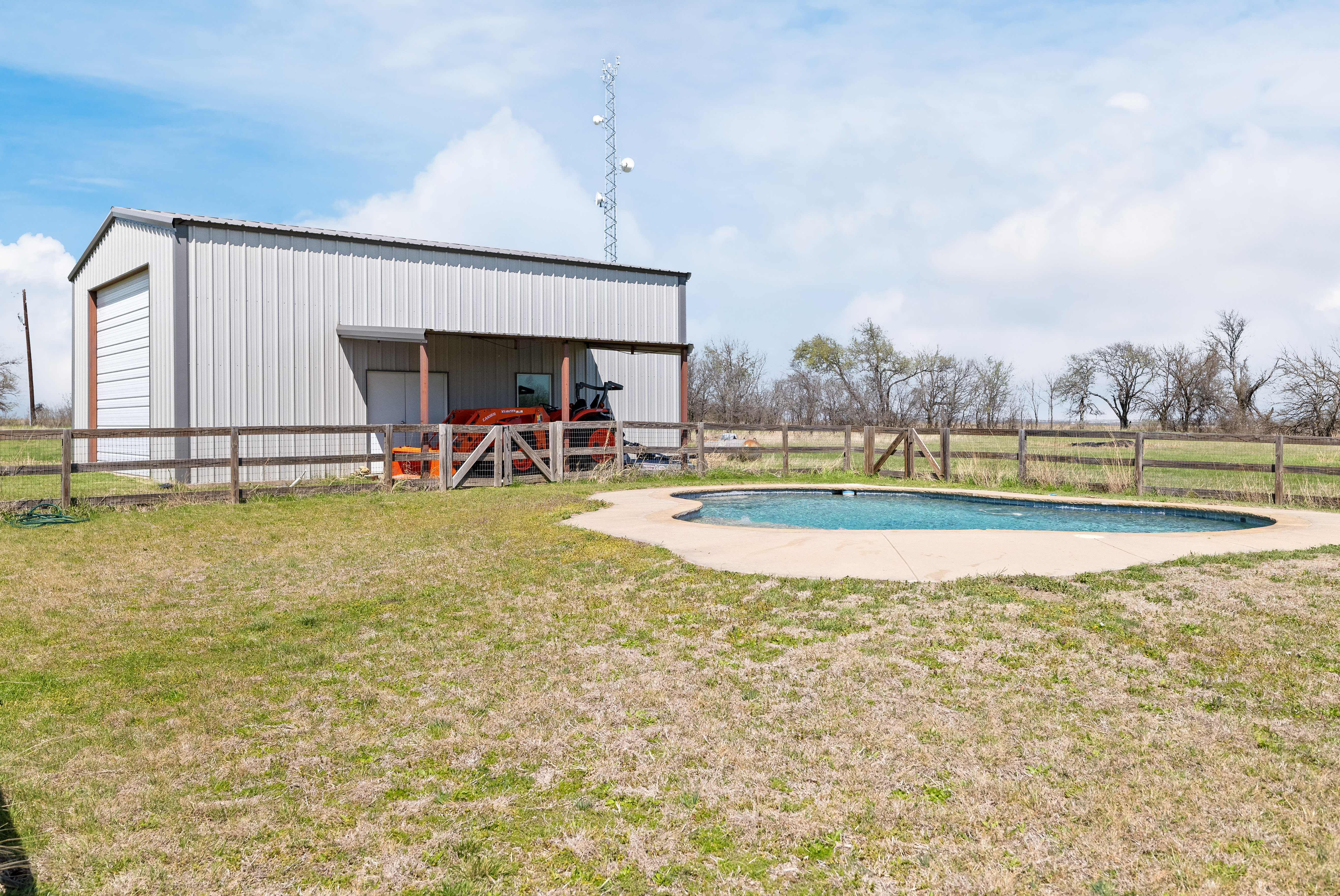  8.53-Acre Homestead With No HOA in Justin, Texas - 物件實景