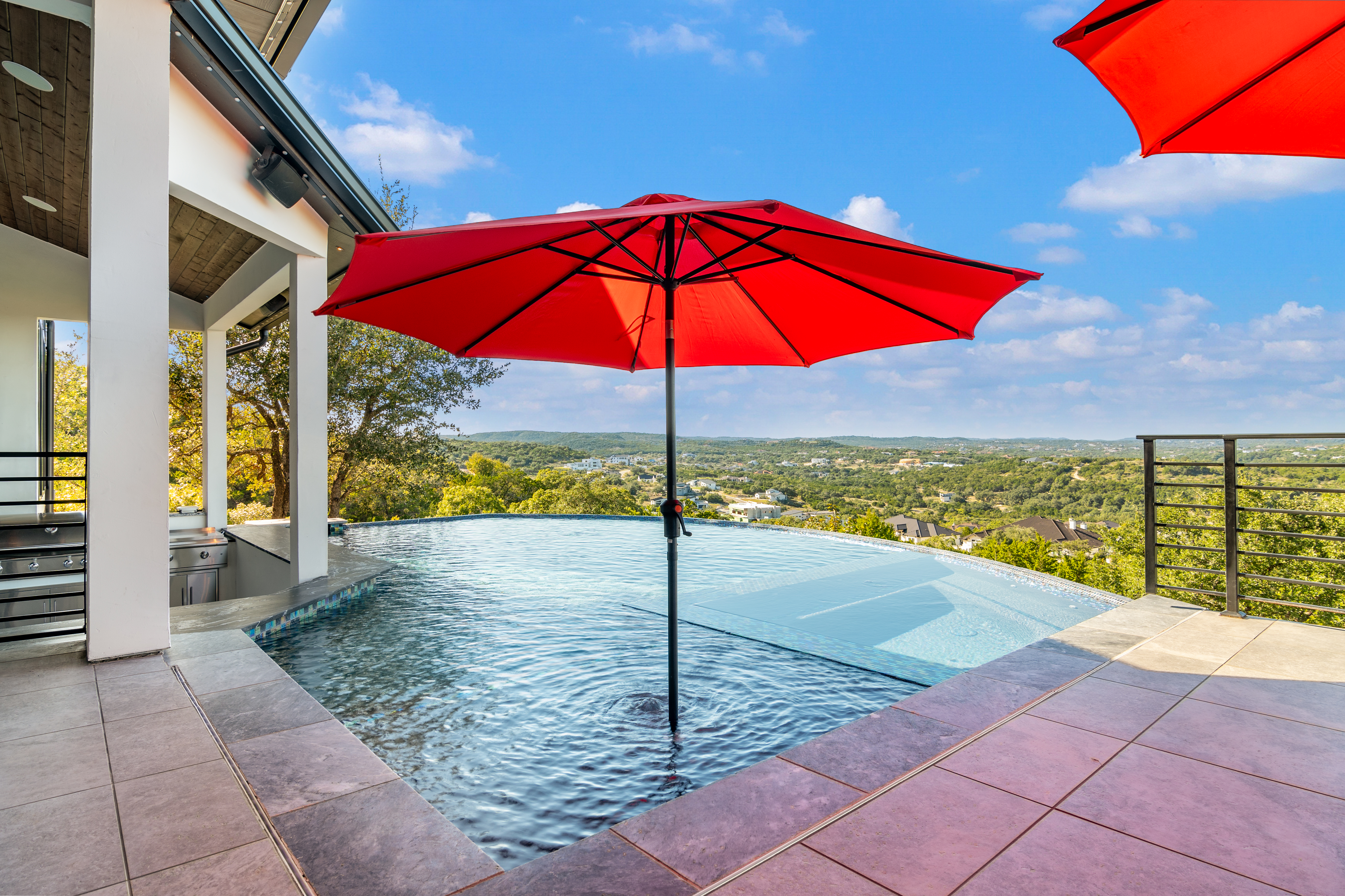  Panoramic Views and Luxury Living - 物件實景