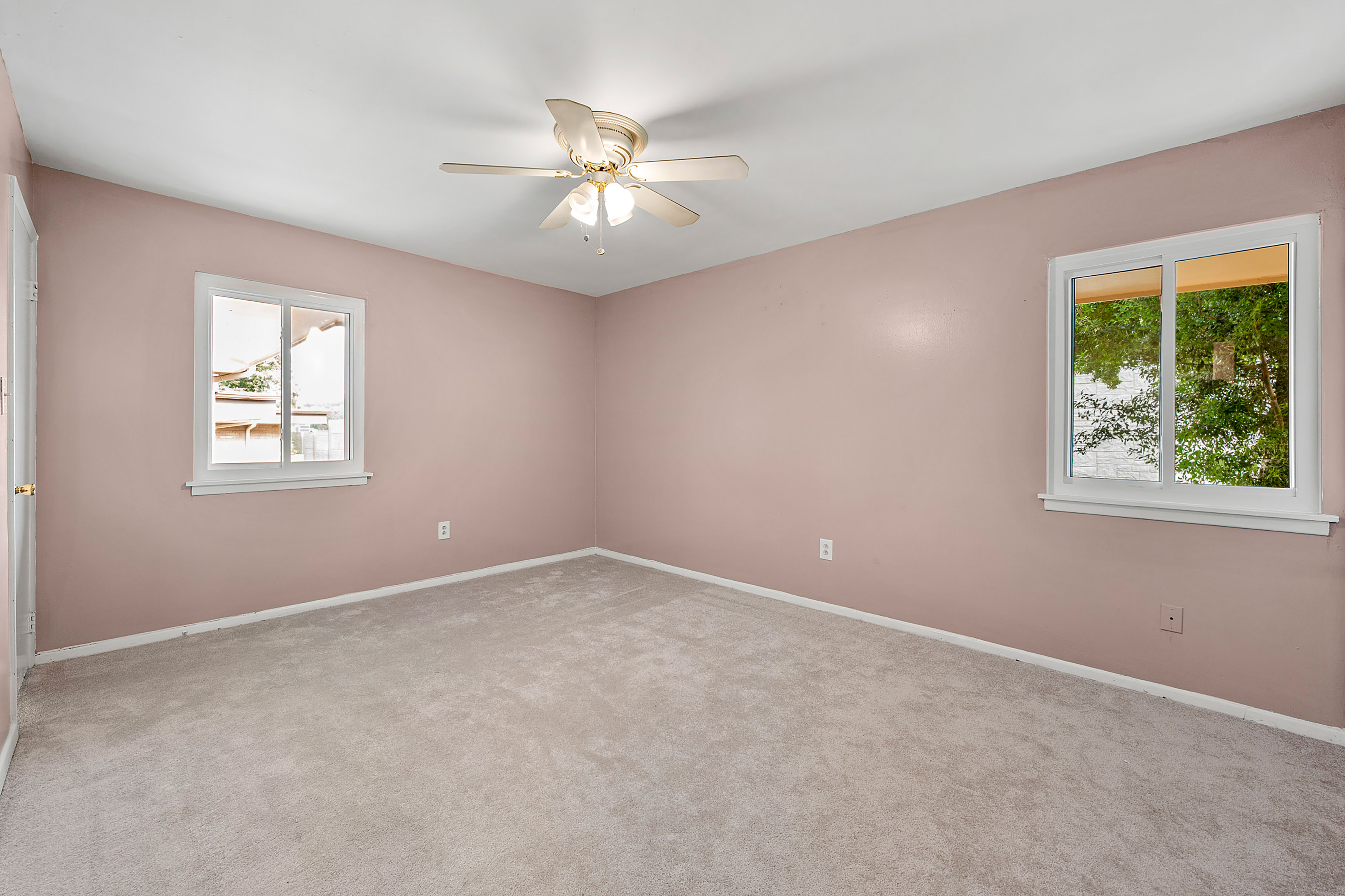  Rare Two-Story Garden Home in Laurel Grove with Covered Parking - 物件實景