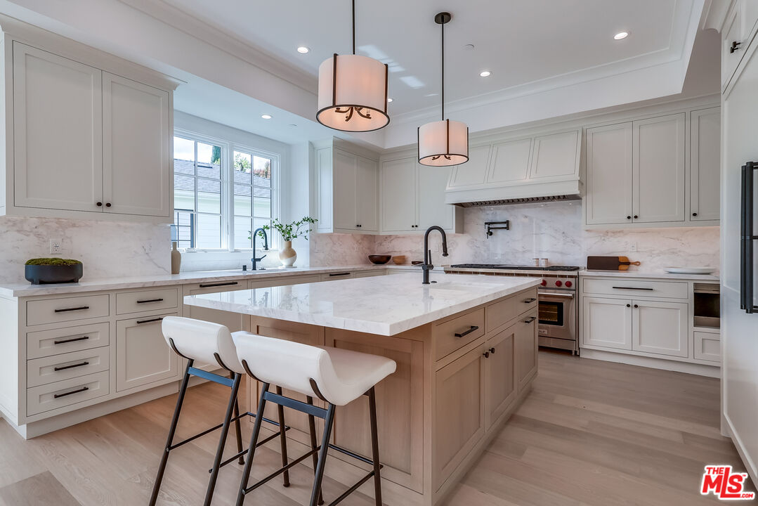 Los Angeles, California, 90049, United States, 7 Bedrooms Bedrooms, ,4 BathroomsBathrooms,Residential,For Sale,1912461