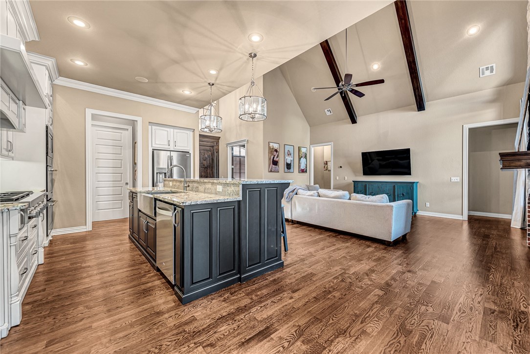 Centerton, Arkansas, 72719, United States, 5 Bedrooms Bedrooms, ,5 BathroomsBathrooms,Residential,For Sale,1992149