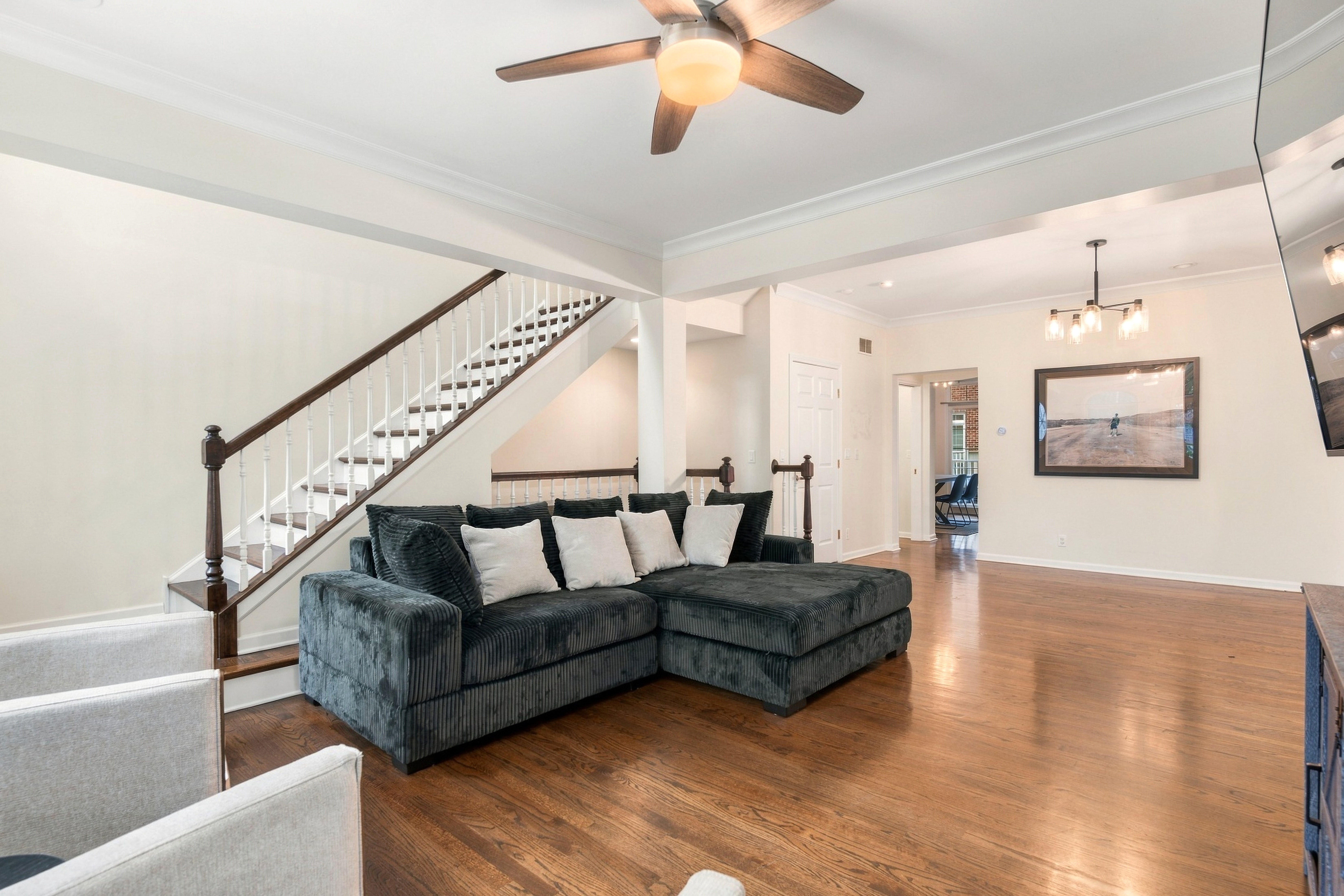  Highly Desirable Naperville Station End Unit - 物件實景