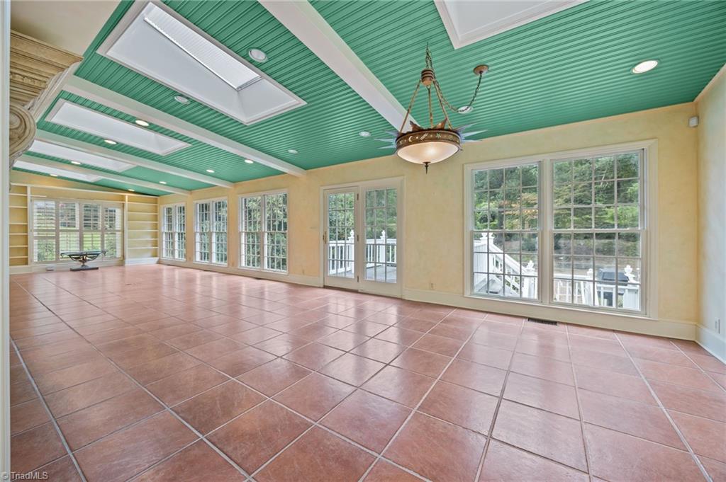 High Point, North Carolina, 27262, United States, 5 Bedrooms Bedrooms, ,4 BathroomsBathrooms,Residential,For Sale,1925566