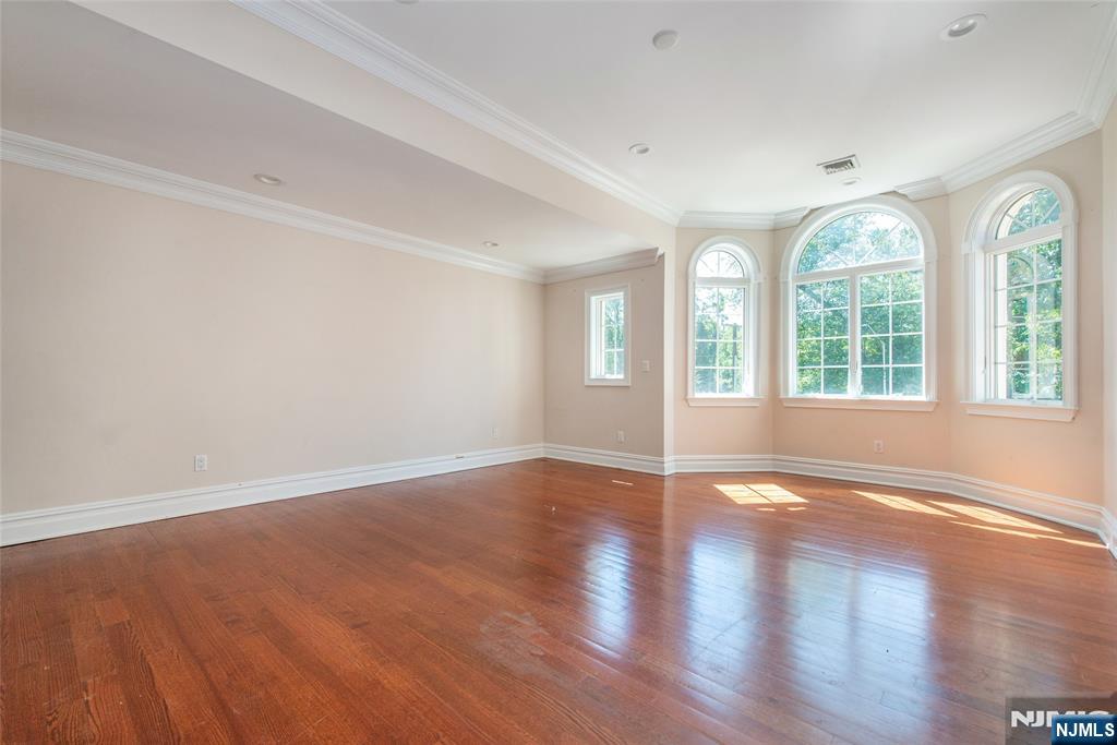 Paramus, New Jersey, 07652, United States, 6 Bedrooms Bedrooms, ,6 BathroomsBathrooms,Residential,For Sale,1947985