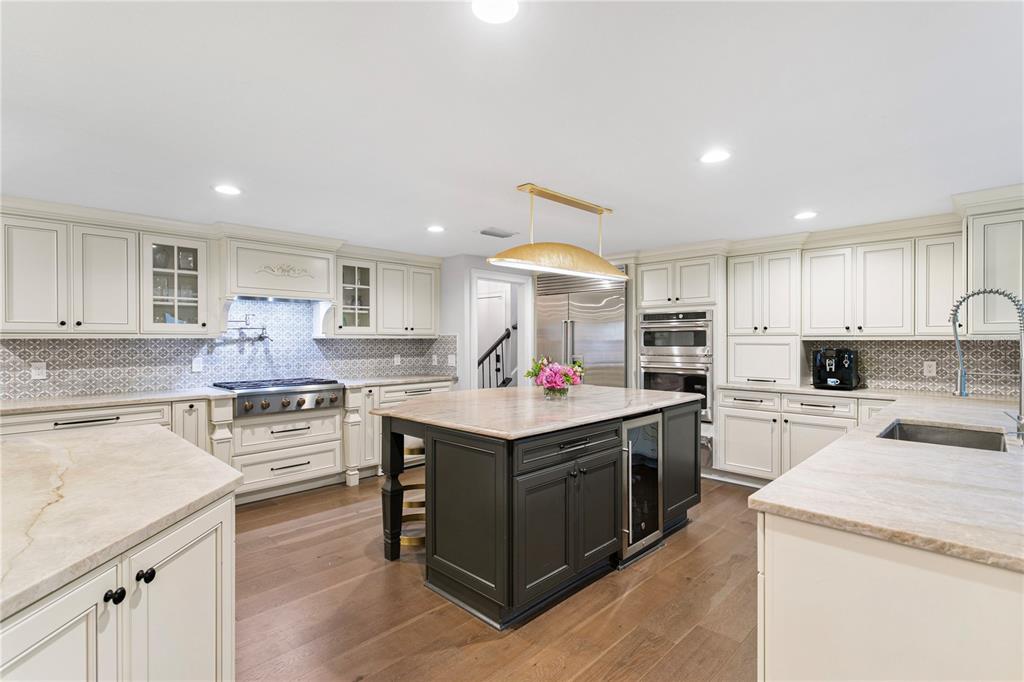 Tampa, Florida, 33613, United States, 7 Bedrooms Bedrooms, ,8 BathroomsBathrooms,Residential,For Sale,1979226