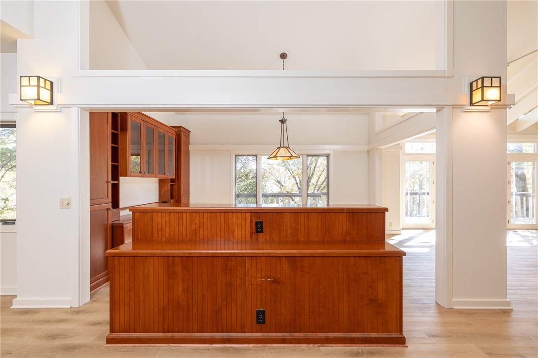 Fayetteville, Arkansas, 72703, United States, 3 Bedrooms Bedrooms, ,3 BathroomsBathrooms,Residential,For Sale,1989133