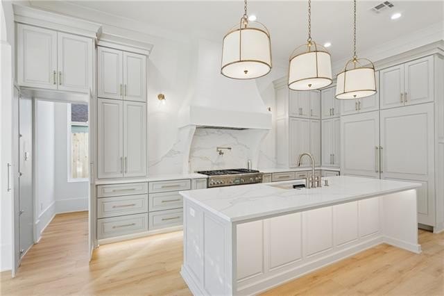 Metairie, Louisiana, 70005, United States, 6 Bedrooms Bedrooms, ,5 BathroomsBathrooms,Residential,For Sale,2010841