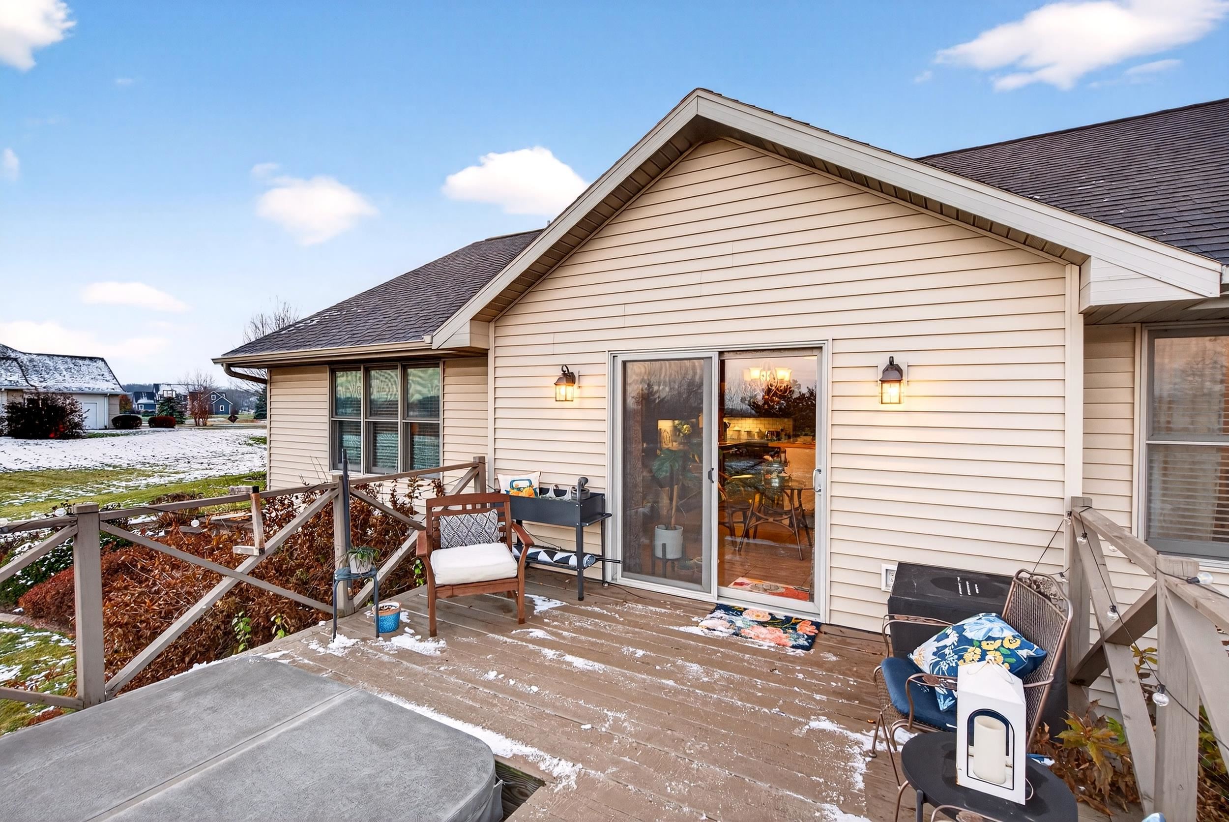 Neenah, Wisconsin, 54956, United States, 4 Bedrooms Bedrooms, ,4 BathroomsBathrooms,Residential,For Sale,1996384