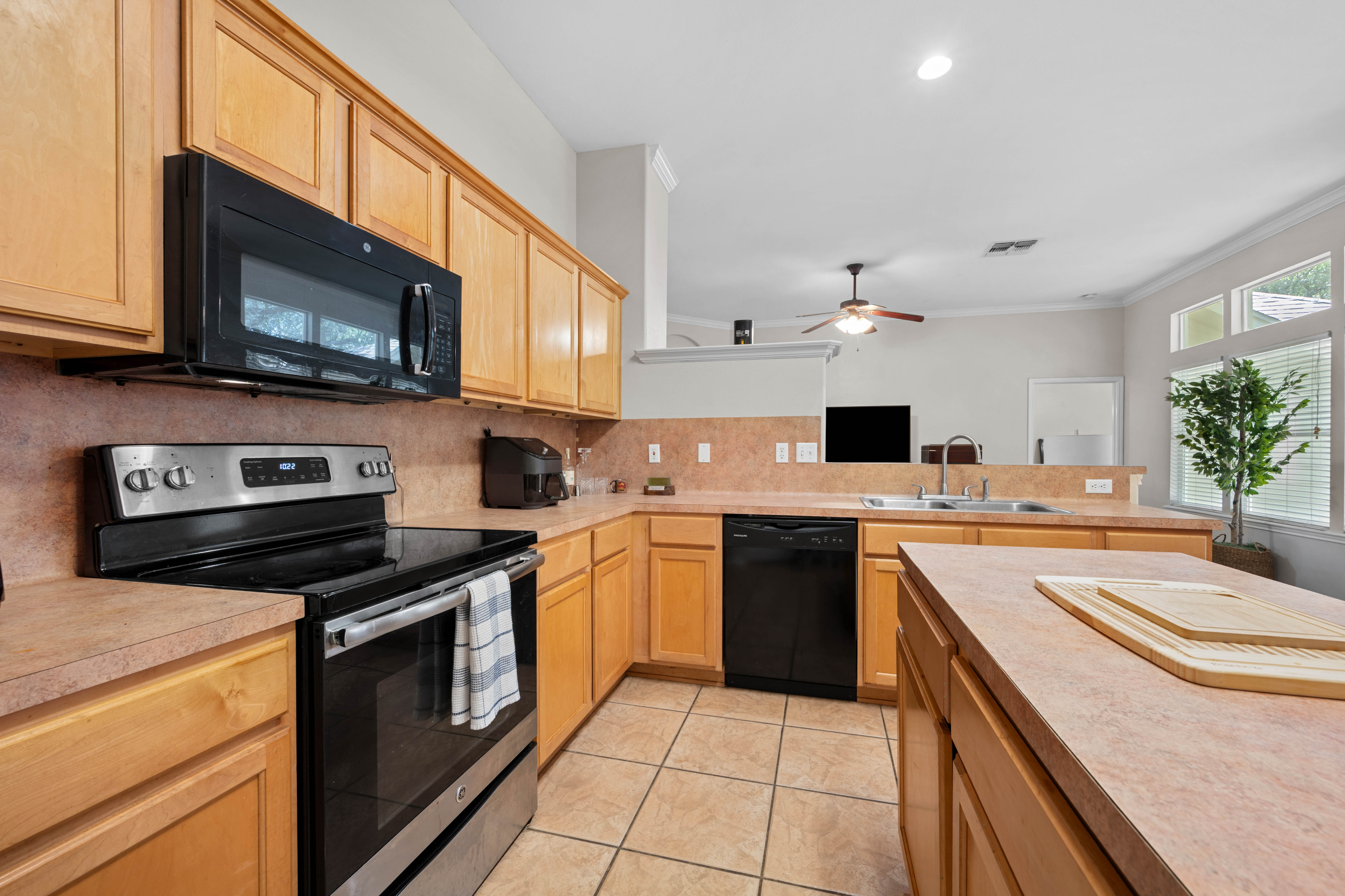  Spacious Home in Whistlers Cove - 物件實景
