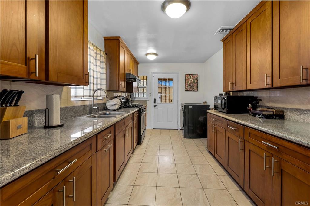 Montebello, California, 90640, United States, 2 Bedrooms Bedrooms, ,2 BathroomsBathrooms,Residential,For Sale,1981178