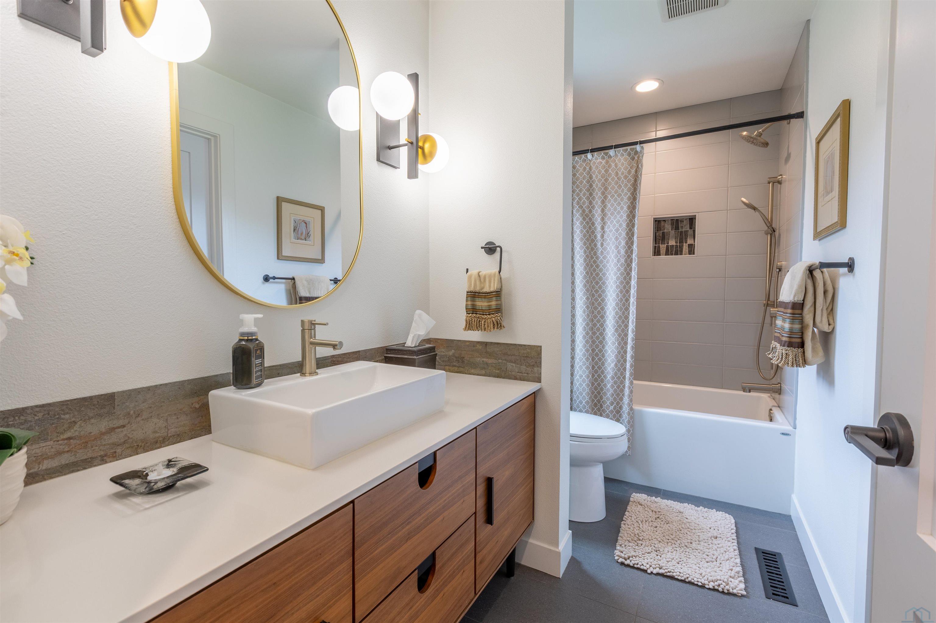 Sioux City, Iowa, 51108, United States, 4 Bedrooms Bedrooms, ,3 BathroomsBathrooms,Residential,For Sale,2048927